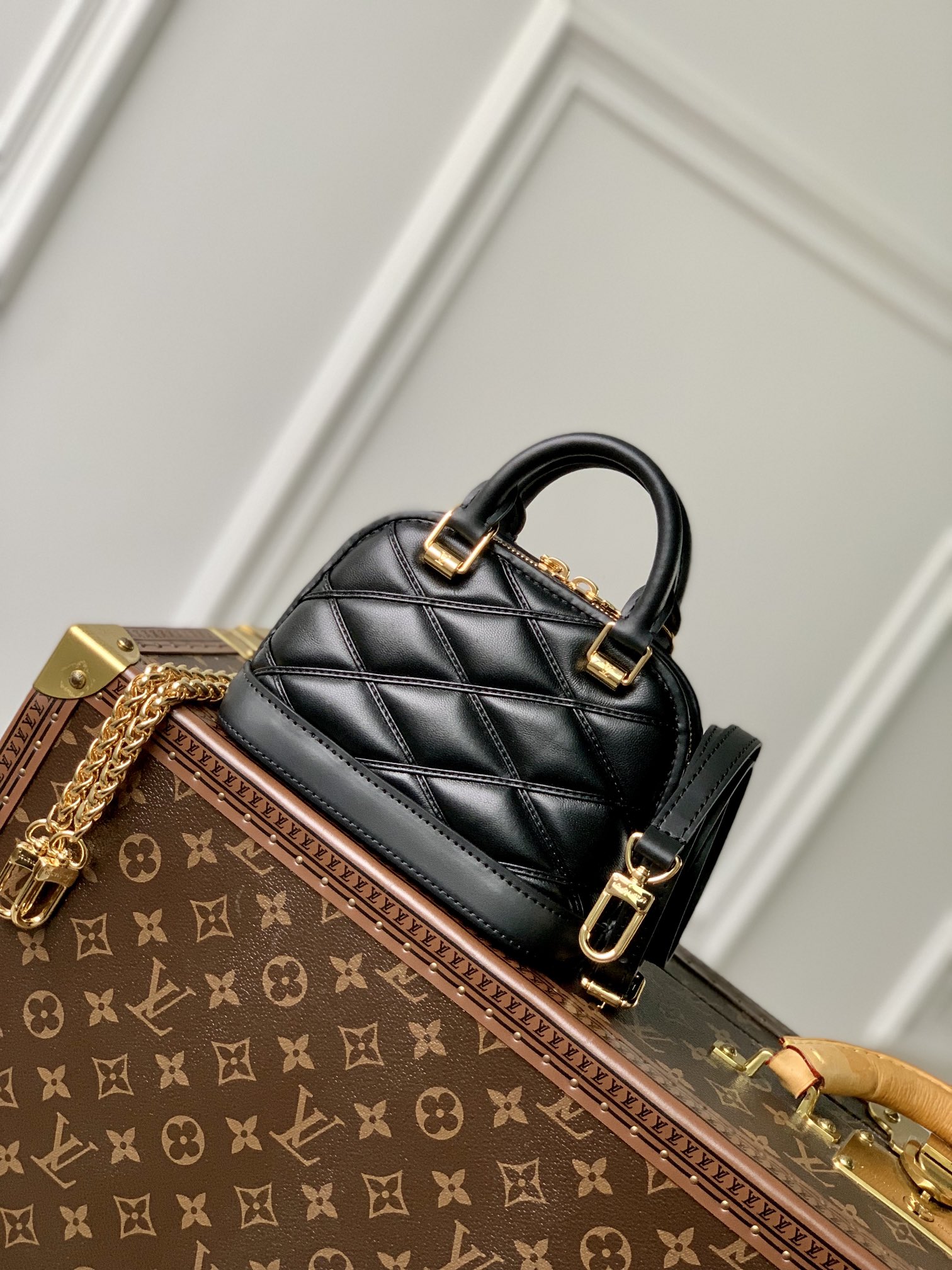 l**is V*t*n alma bb m24062-23.5 x 17.5 x 11.5cm