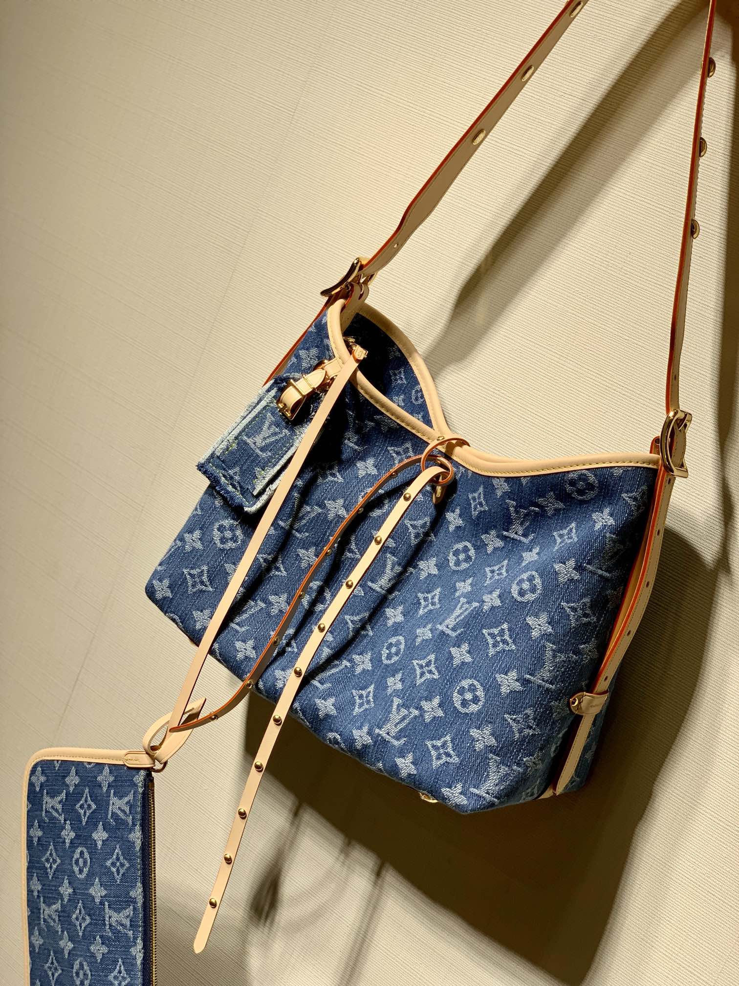 l**is V*t*n carryall mm-mm×24×12cm