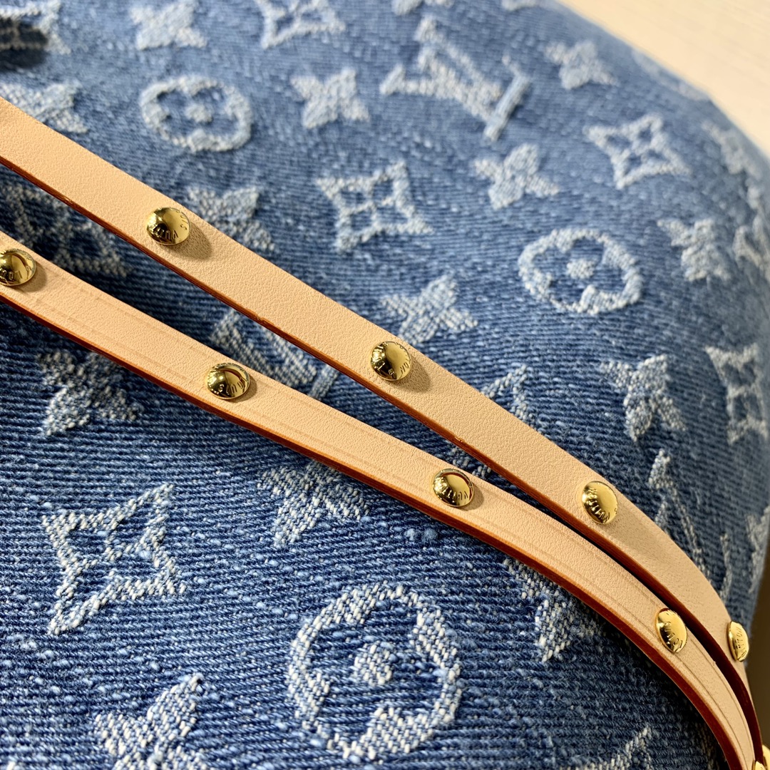 l**is V*t*n carryall mm-mm×24×12cm