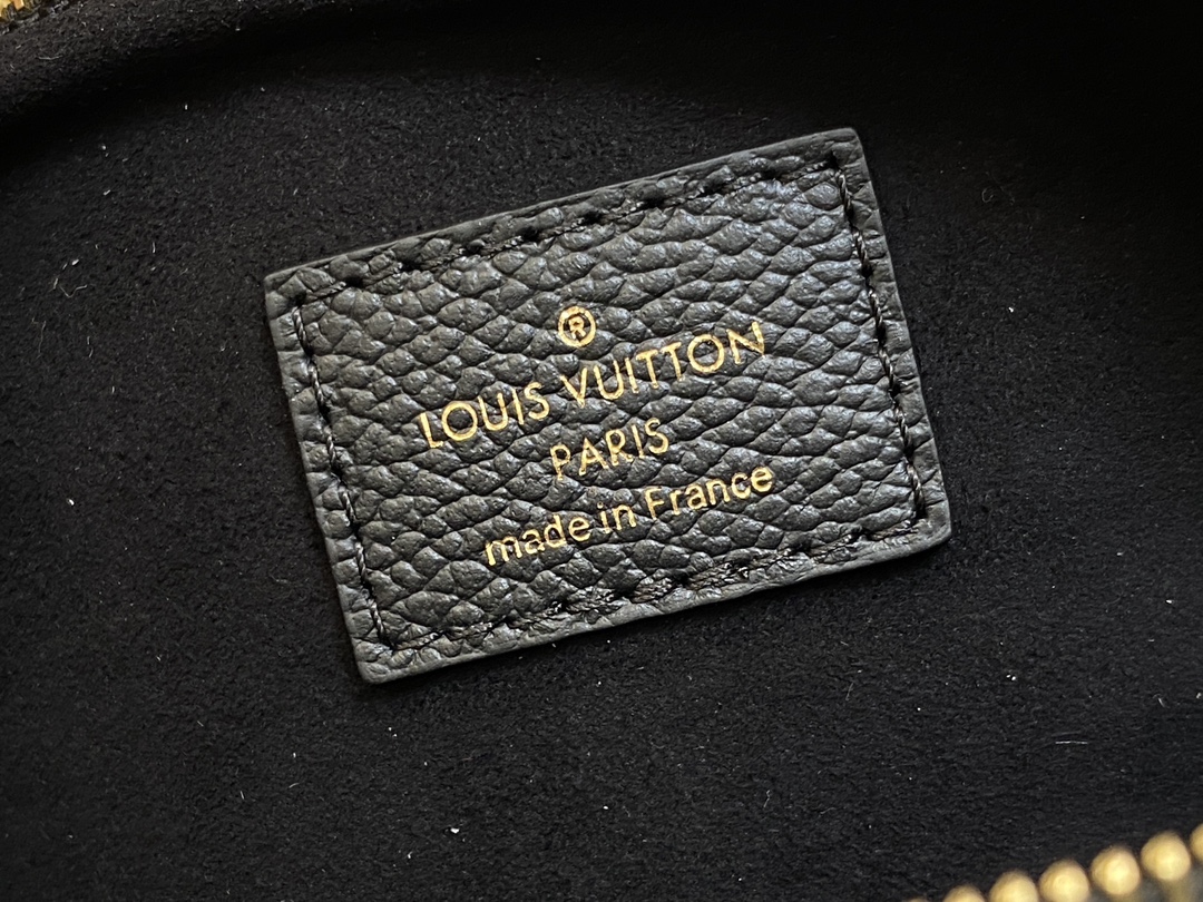 l**is V*t*n mini bumbag-17 x 12 x 9.5cm