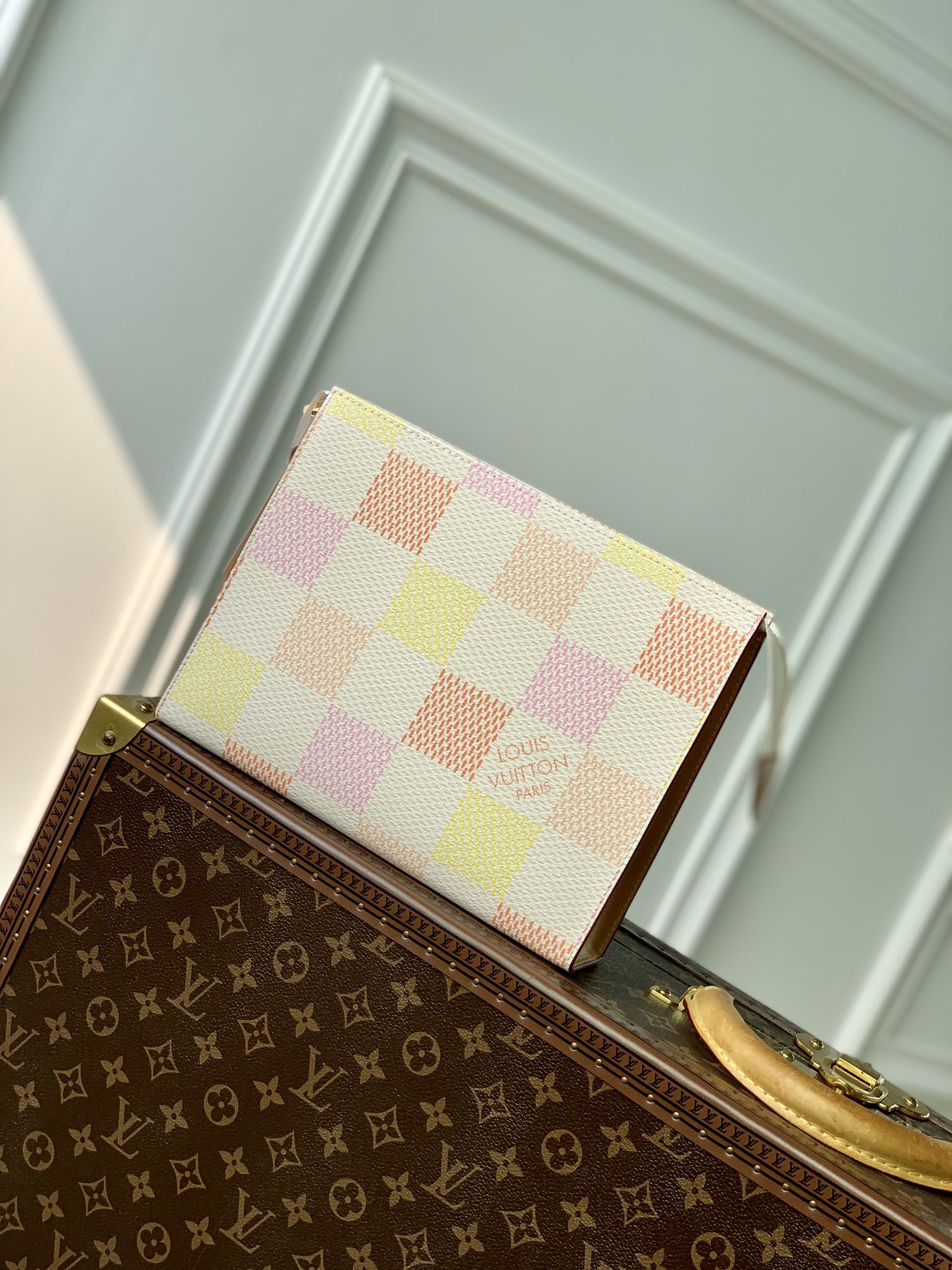l**is V*t*n pochette accessoires-26x20cm