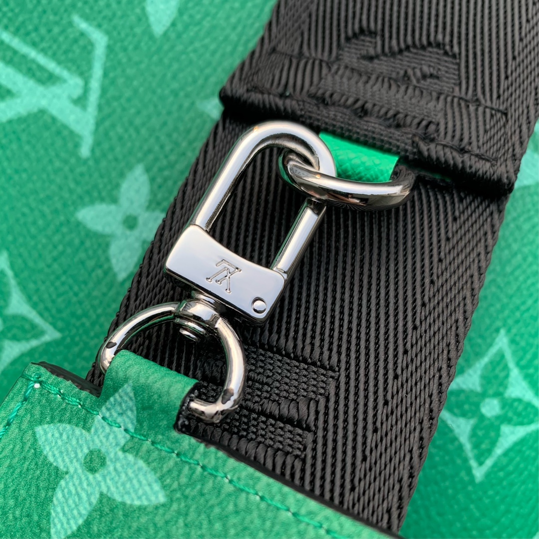 l**is V*t*n alpha wearable bag-m22481-18.5 x 11.0 x 6.5cm