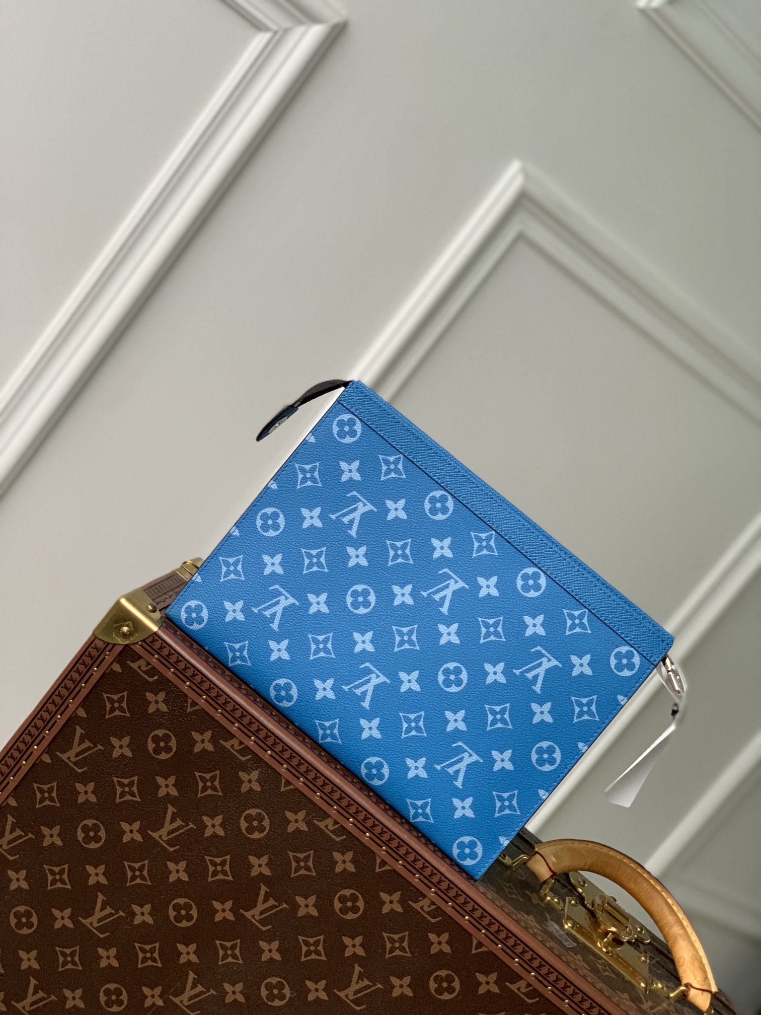 l**is V*t*n pochette accessoires-26x20cm