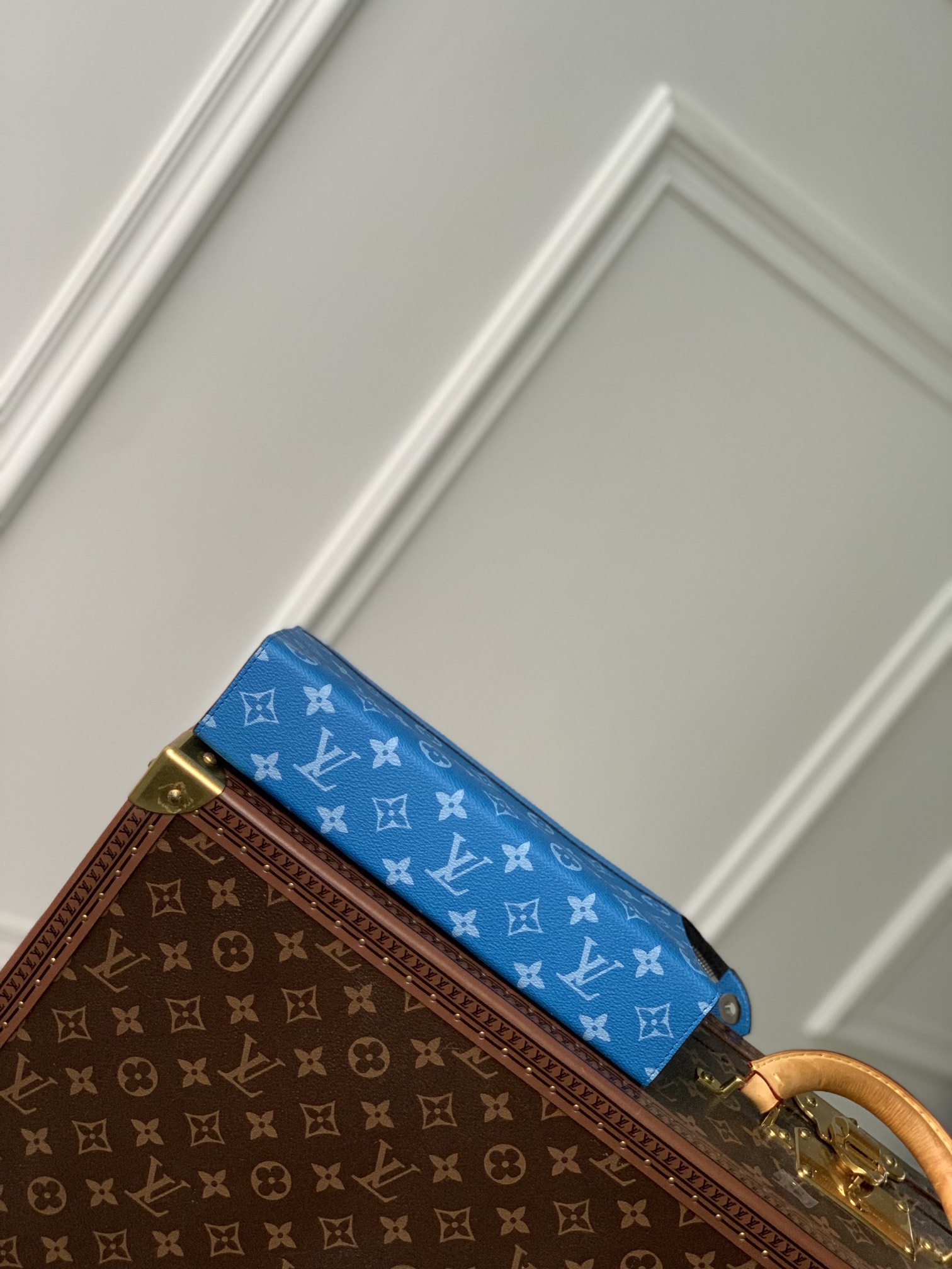l**is V*t*n pochette accessoires-26x20cm