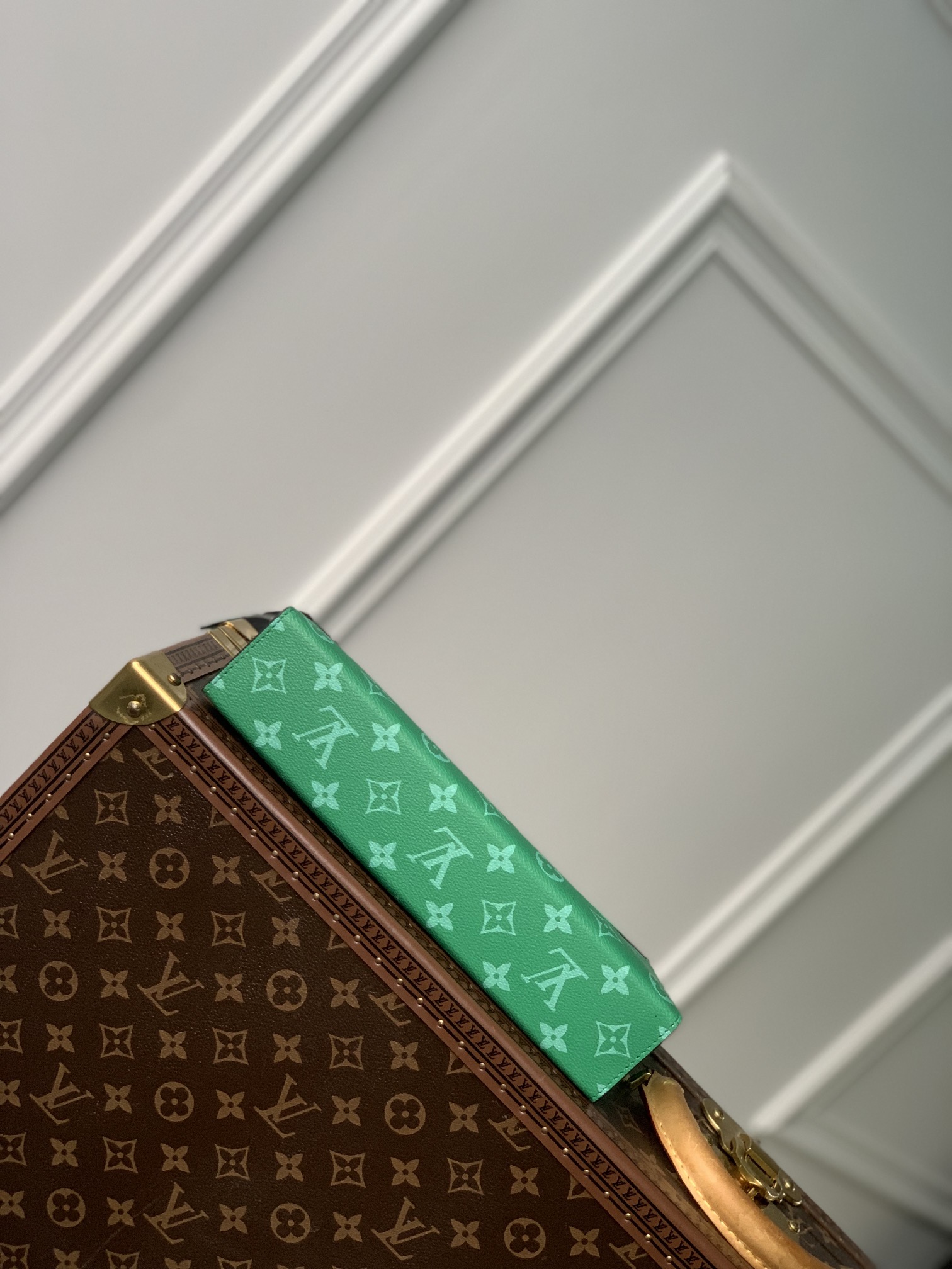 l**is V*t*n pochette accessoires-26x20cm