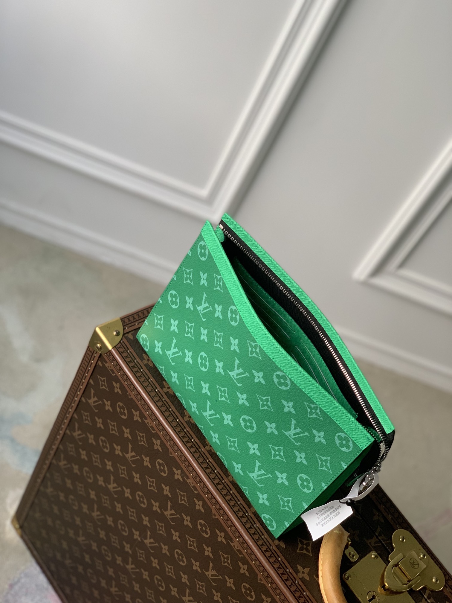 l**is V*t*n pochette accessoires-26x20cm