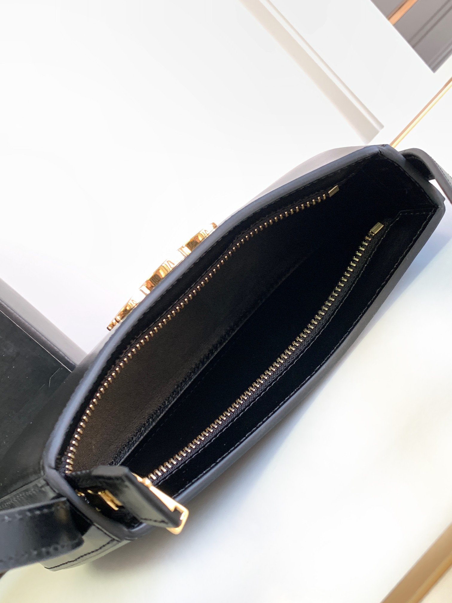 Ce**e tilly hobo bag-22 x 13.5 x 4cm