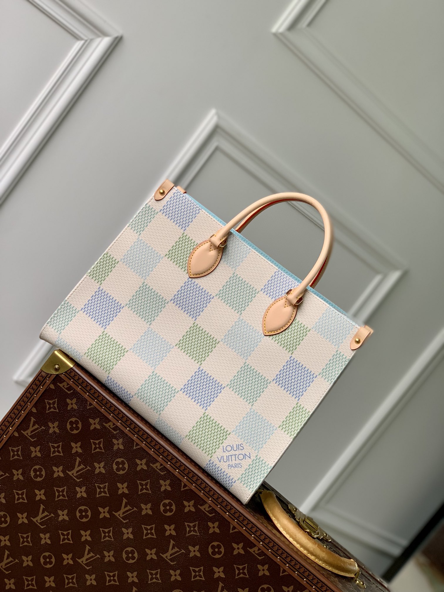 l**is V*t*n onthego handbag-35*27*14cm