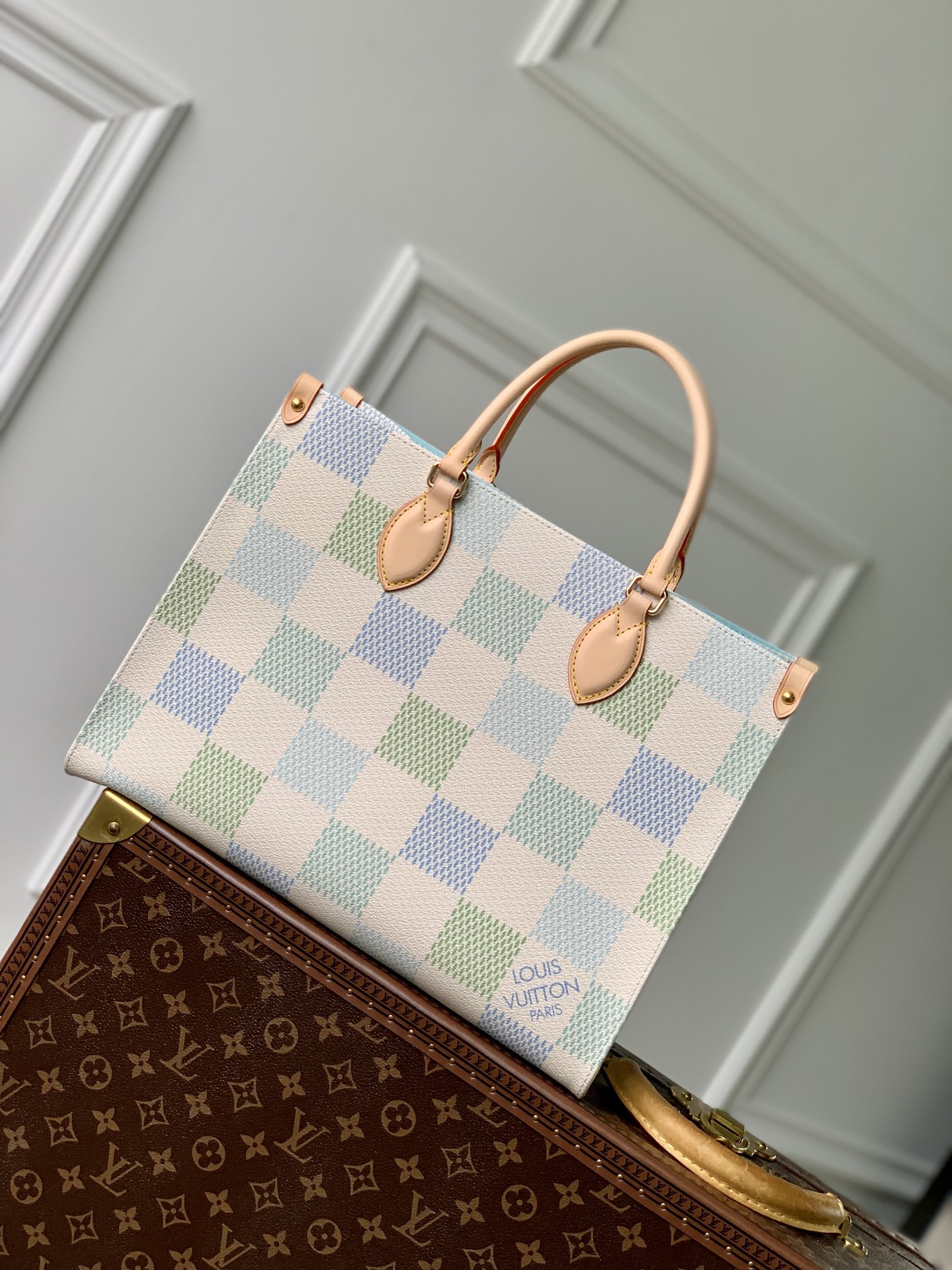 l**is V*t*n onthego handbag-35*27*14cm