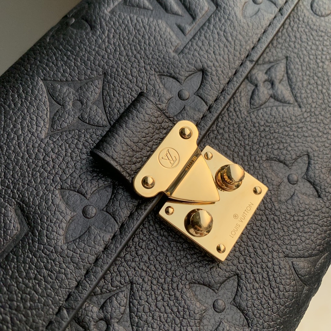 l**is V*t*n wallet-19*11*3cm