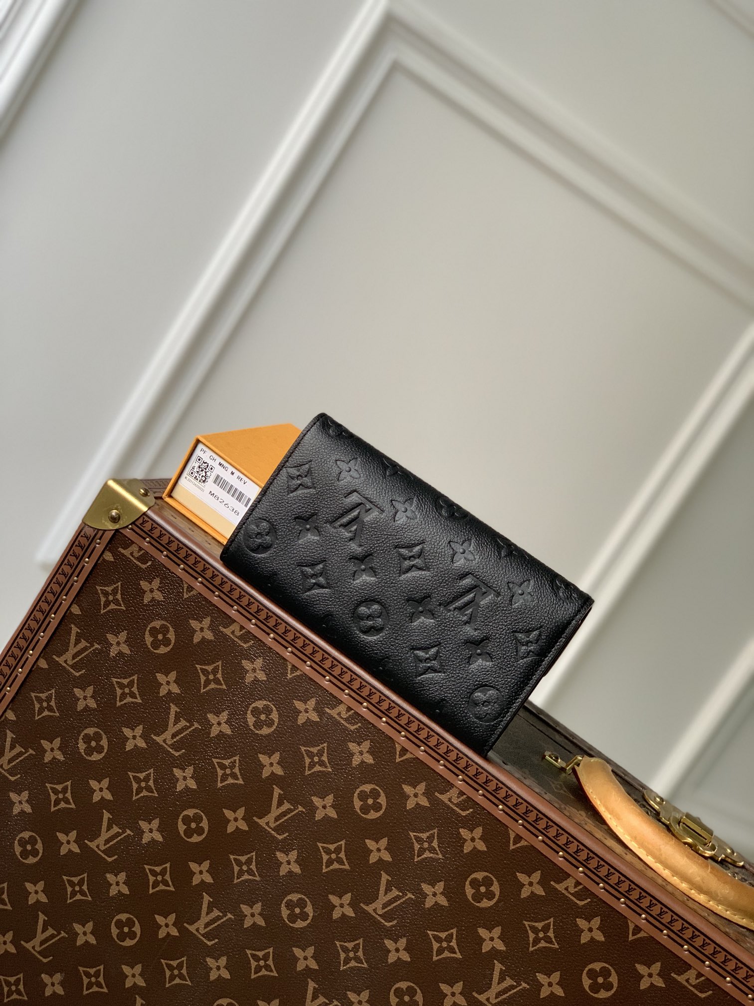 l**is V*t*n wallet-19*11*3cm