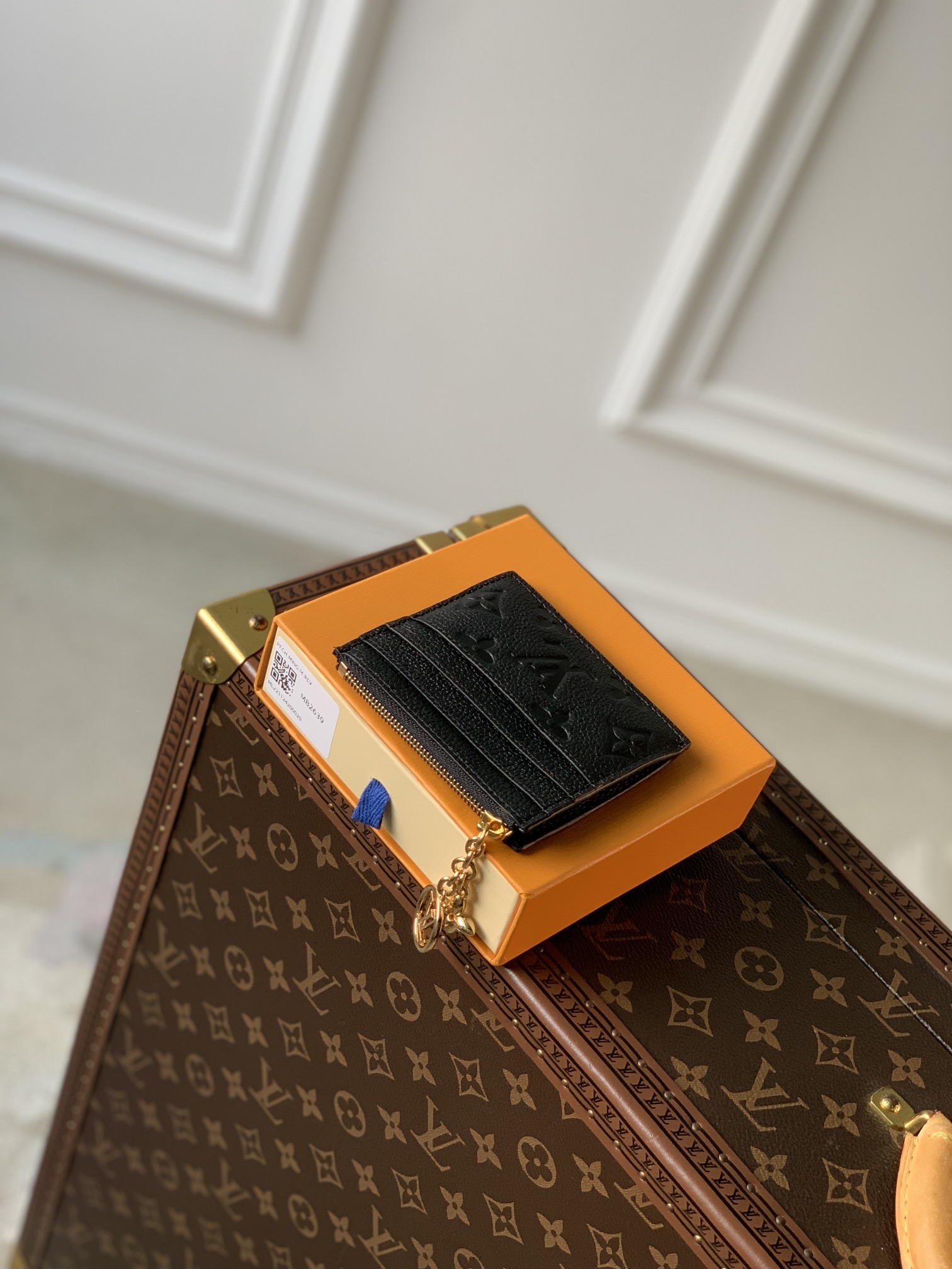 l**is V*t*n wallet-10 x 8.5 x 0.4 cm