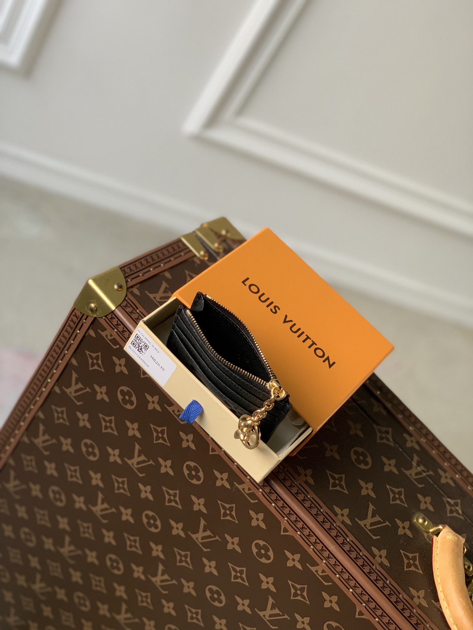 l**is V*t*n wallet-10 x 8.5 x 0.4 cm