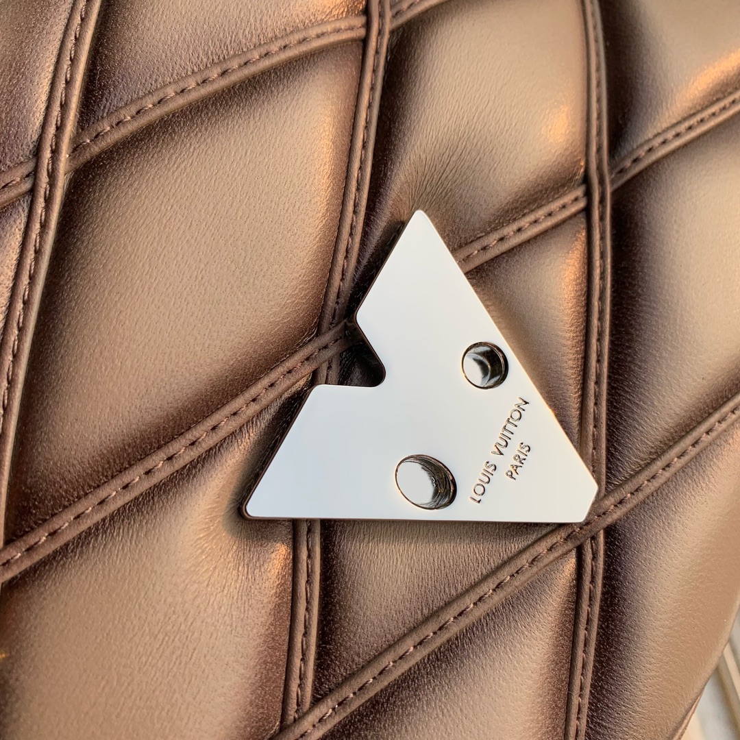 l**is V*t*n go-14 bag-m22891-23.0 x 16.0 x 10cm