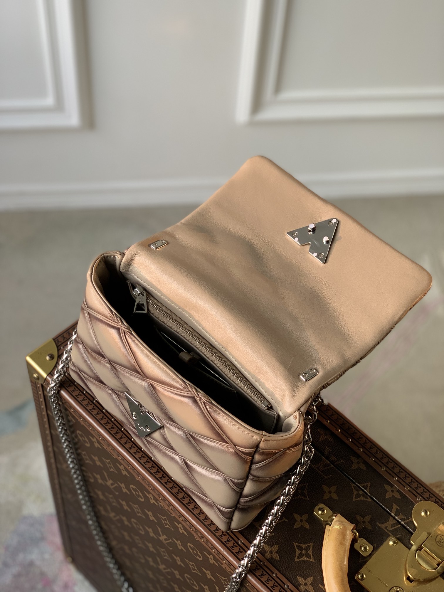 l**is V*t*n go-14 bag-m22891-23.0 x 16.0 x 10cm