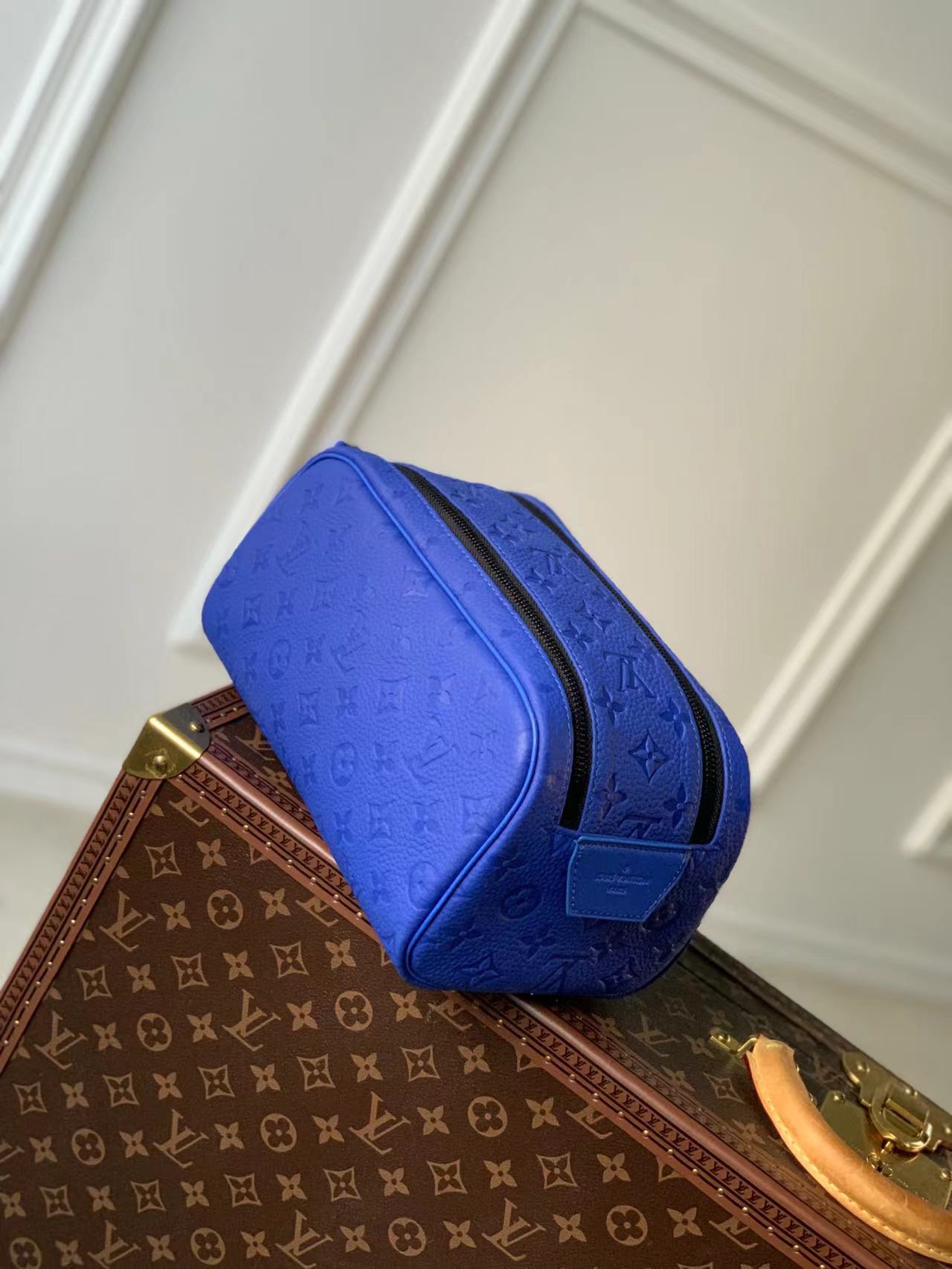 l**is V*t*n locker dopp kit pouch -28 x 15 x 16.5cm