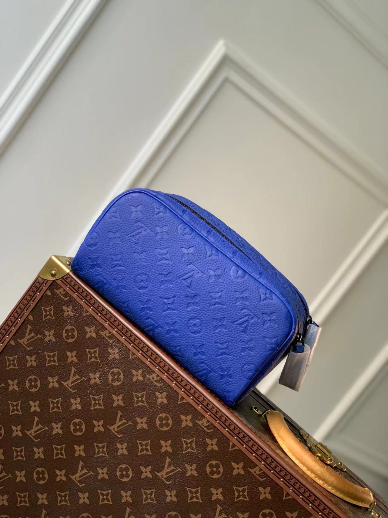 l**is V*t*n locker dopp kit pouch -28 x 15 x 16.5cm