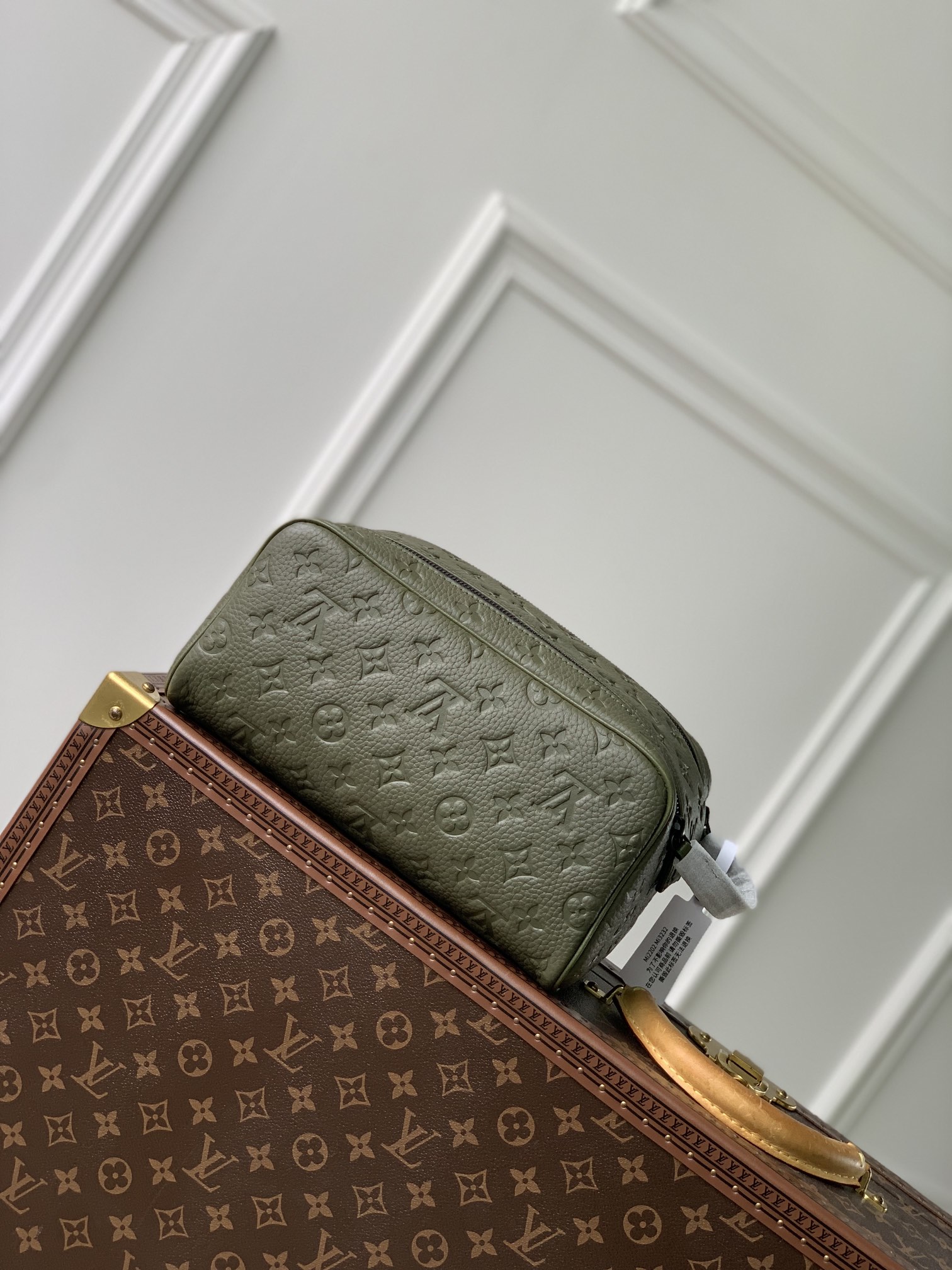 l**is V*t*n locker dopp kit pouch -28 x 15 x 16.5cm