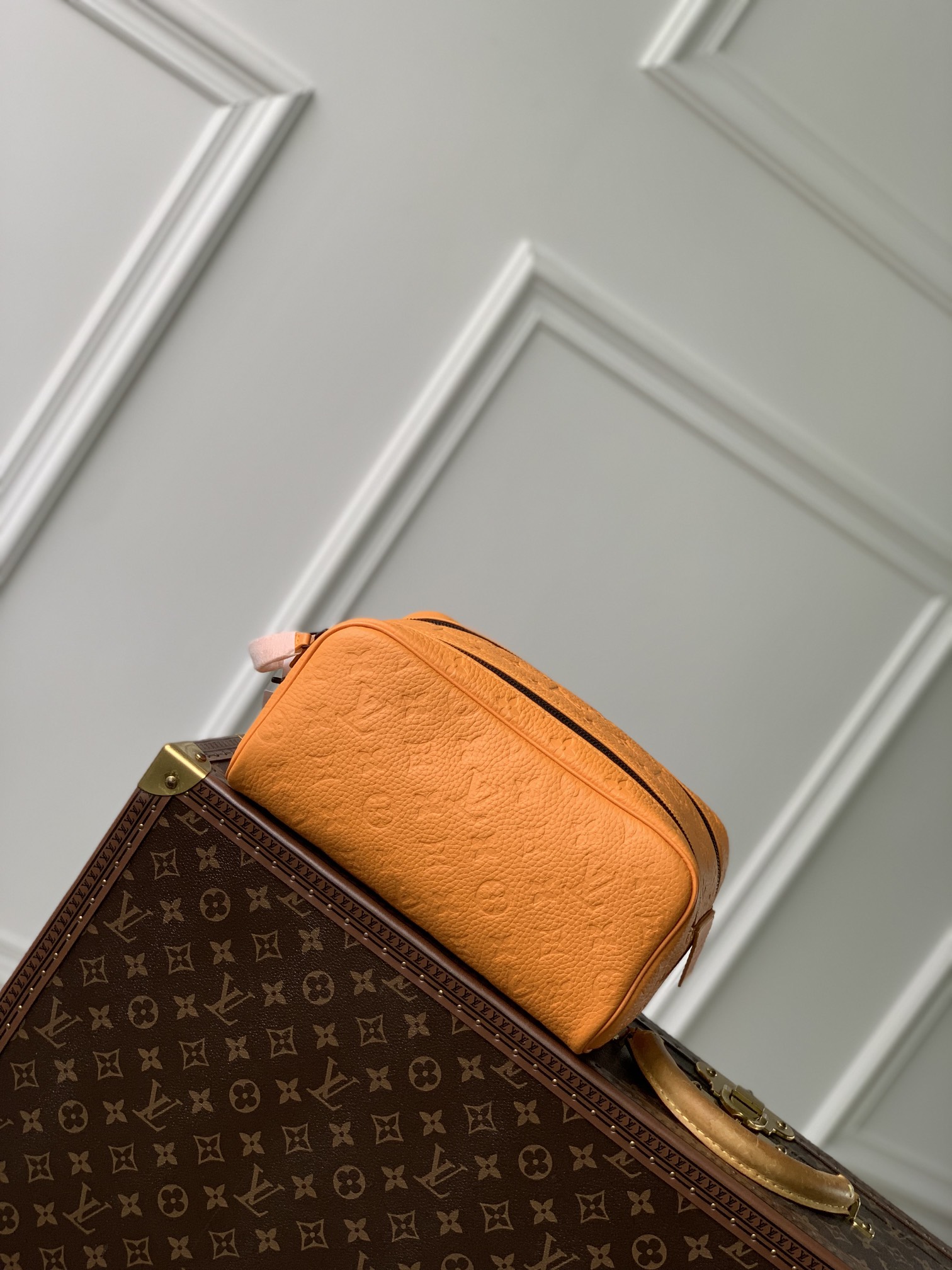 l**is V*t*n locker dopp kit pouch -28 x 15 x 16.5cm