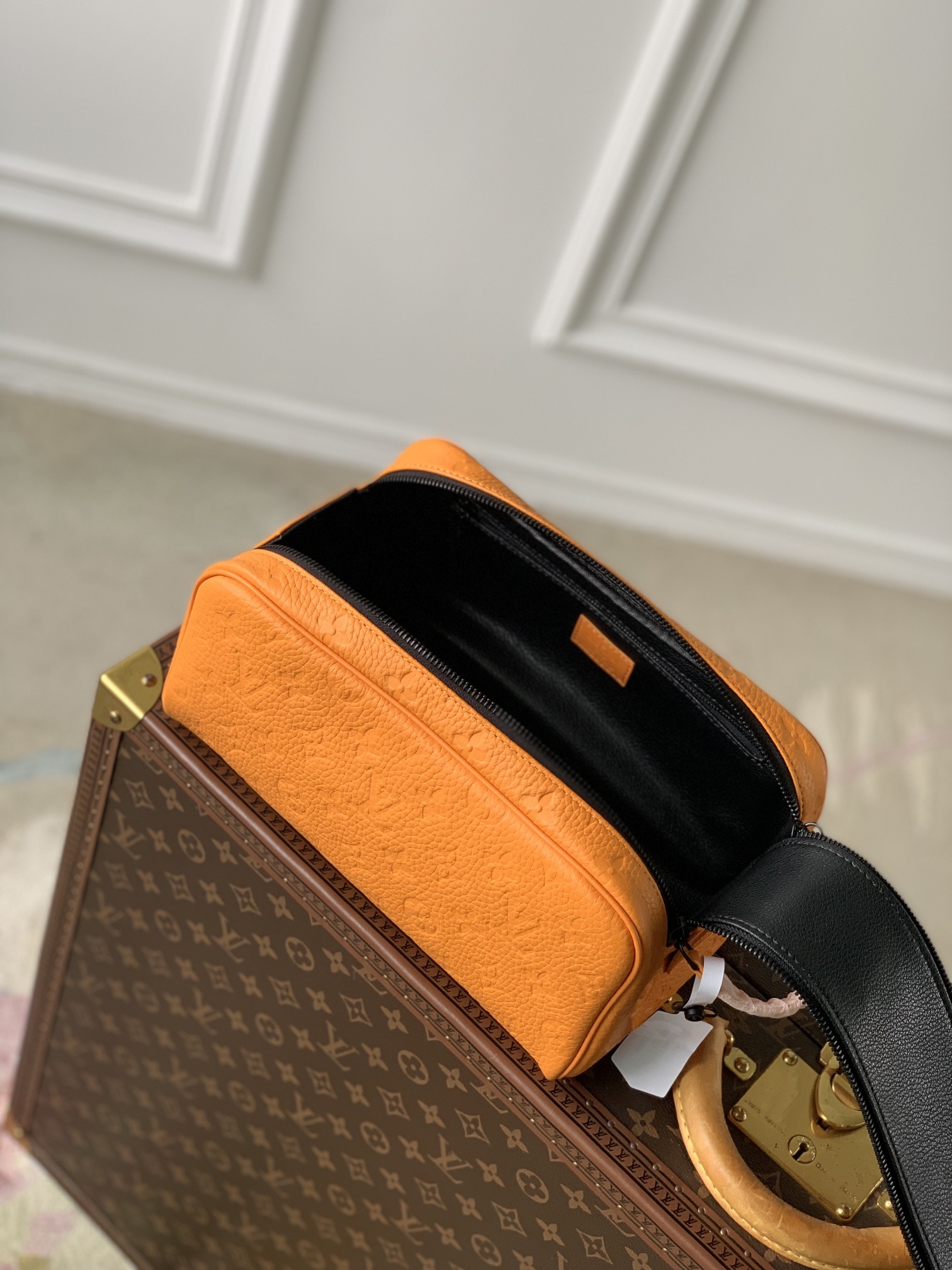 l**is V*t*n locker dopp kit pouch -28 x 15 x 16.5cm