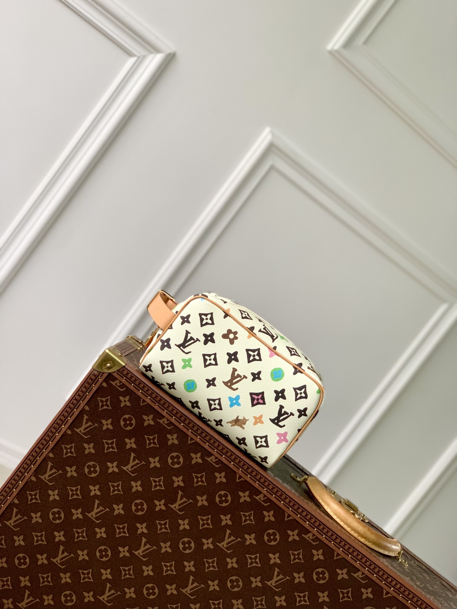 l**is V*t*n monogram craggy pouch-23*13*12cm