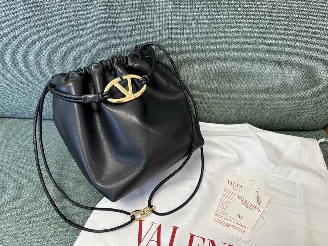 Valentino Garavani Vlogo Pouf Bag-23x19x14CM