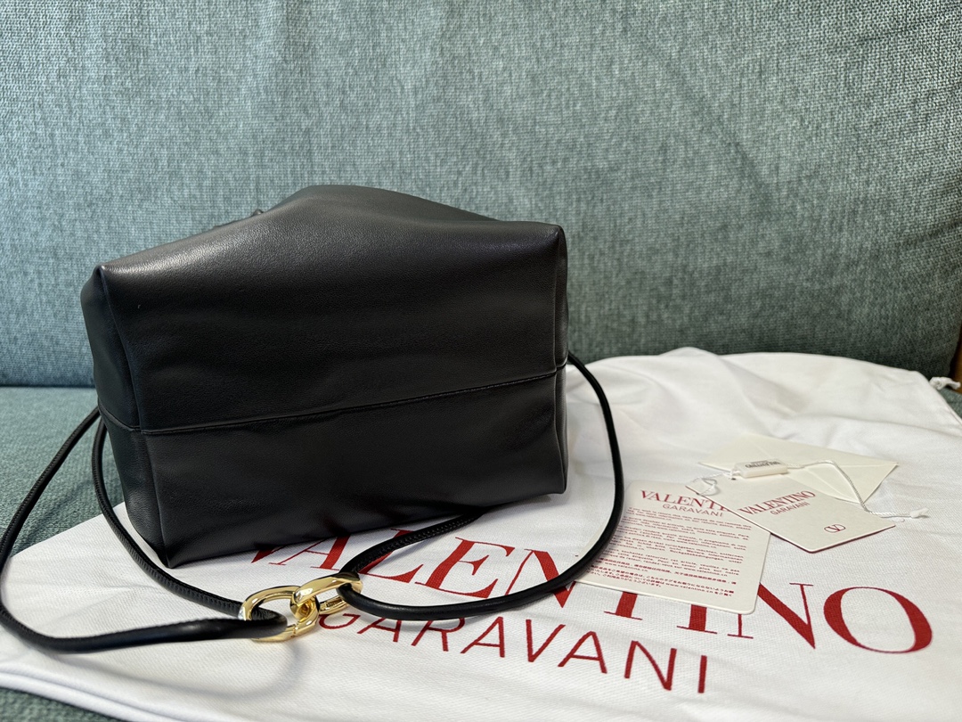 Valentino Garavani Vlogo Pouf Bag-23x19x14CM