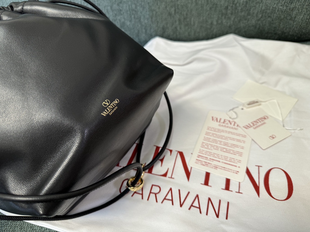 Valentino Garavani Vlogo Pouf Bag-23x19x14CM