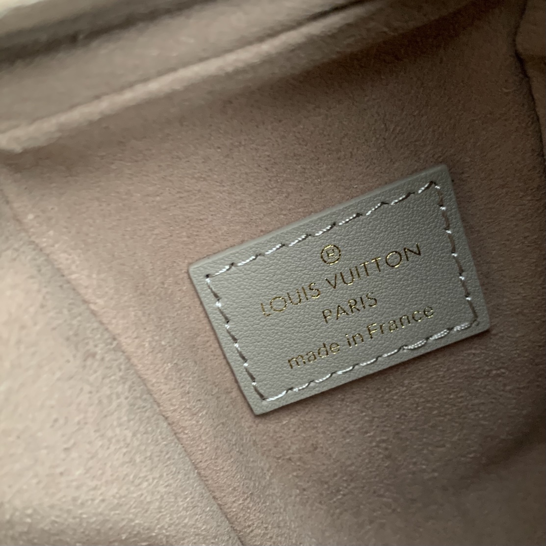 l**is V*t*n side trunk pm- m22944-21 x 14 x 6cm