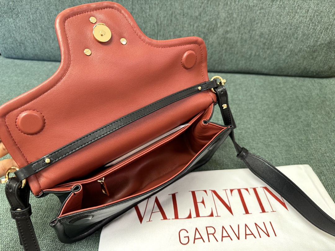Valentino Vlogo Signature Bag-26*1399CM