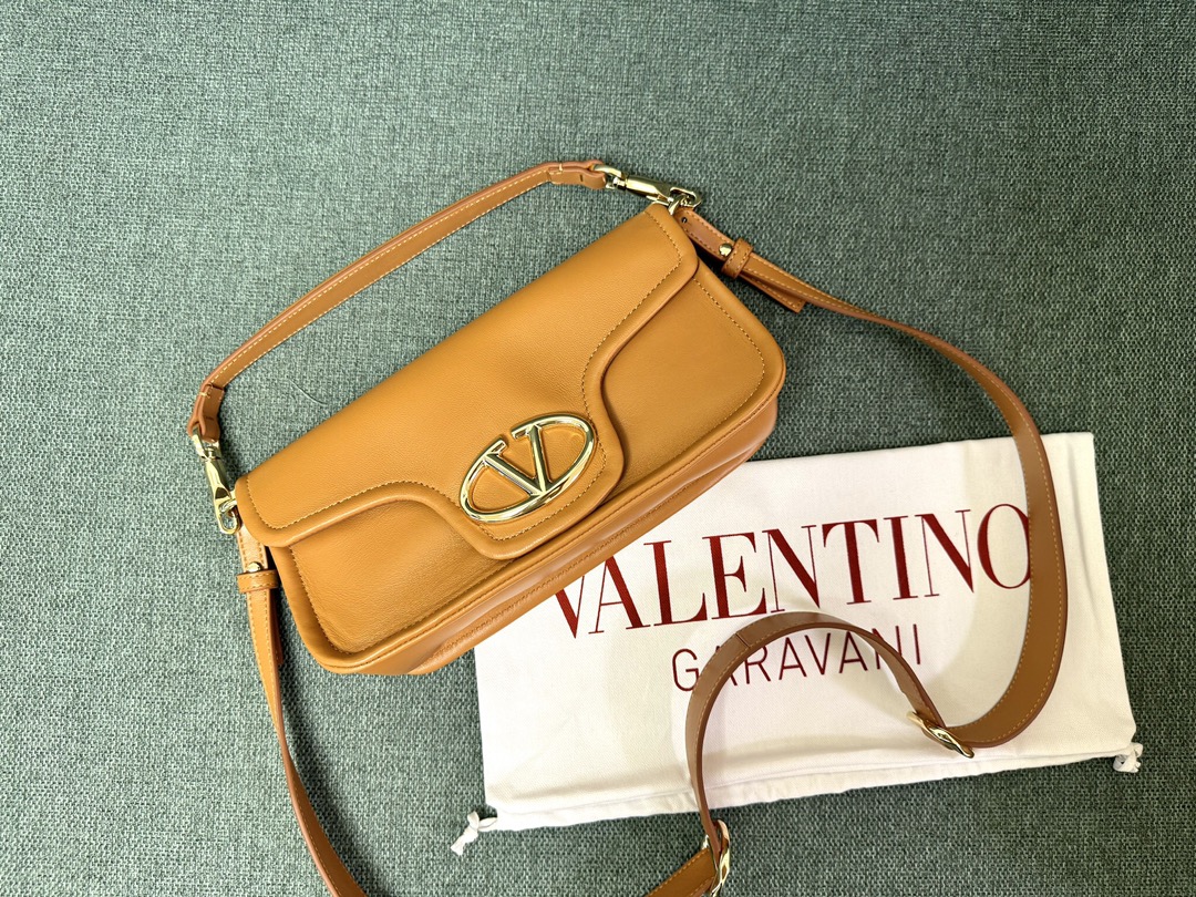 Valentino Vlogo Signature Bag-26*1399CM