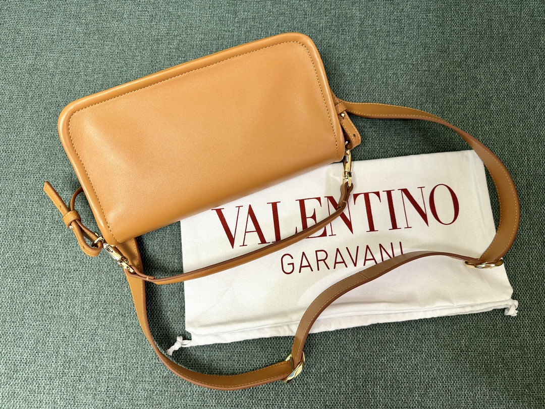 Valentino Vlogo Signature Bag-26*1399CM