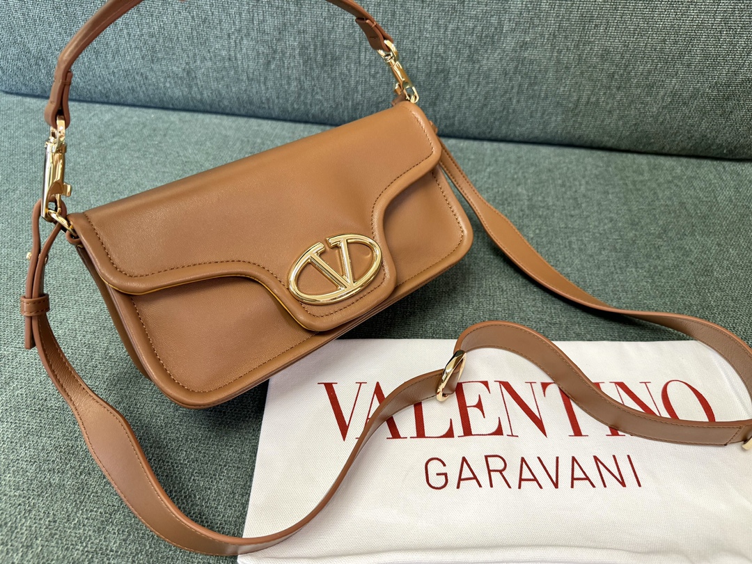 Valentino Vlogo Signature Bag-26*1399CM