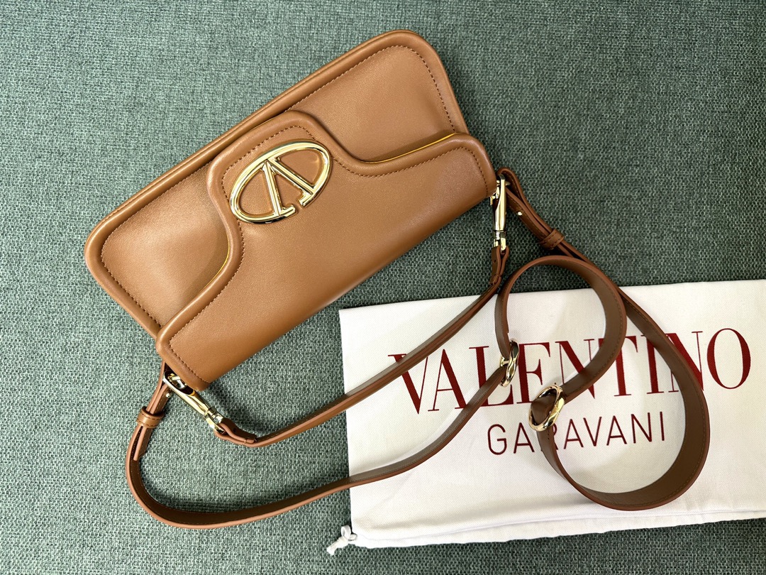 Valentino Vlogo Signature Bag-26*1399CM
