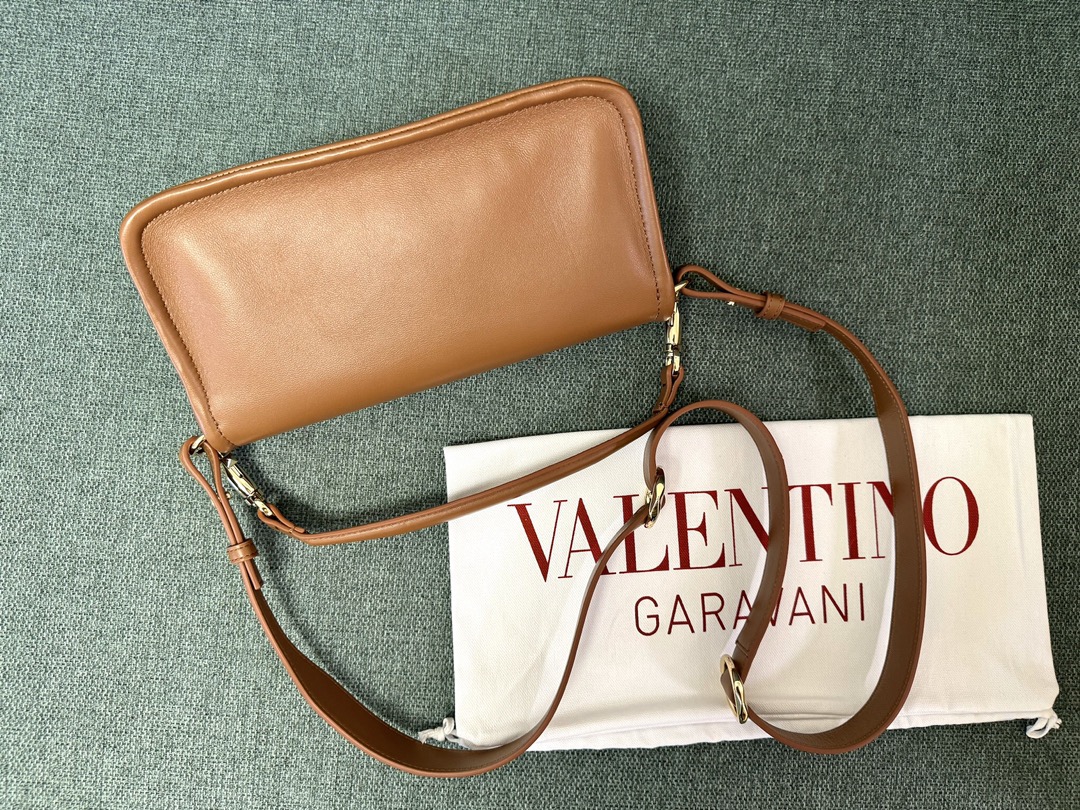 Valentino Vlogo Signature Bag-26*1399CM