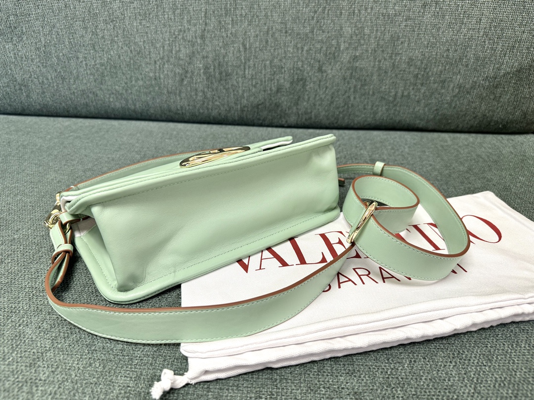 Valentino Vlogo Signature Bag-26*1399CM