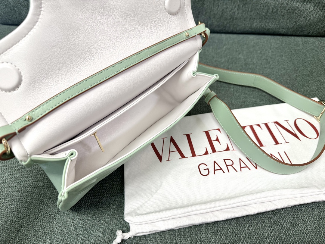 Valentino Vlogo Signature Bag-26*1399CM