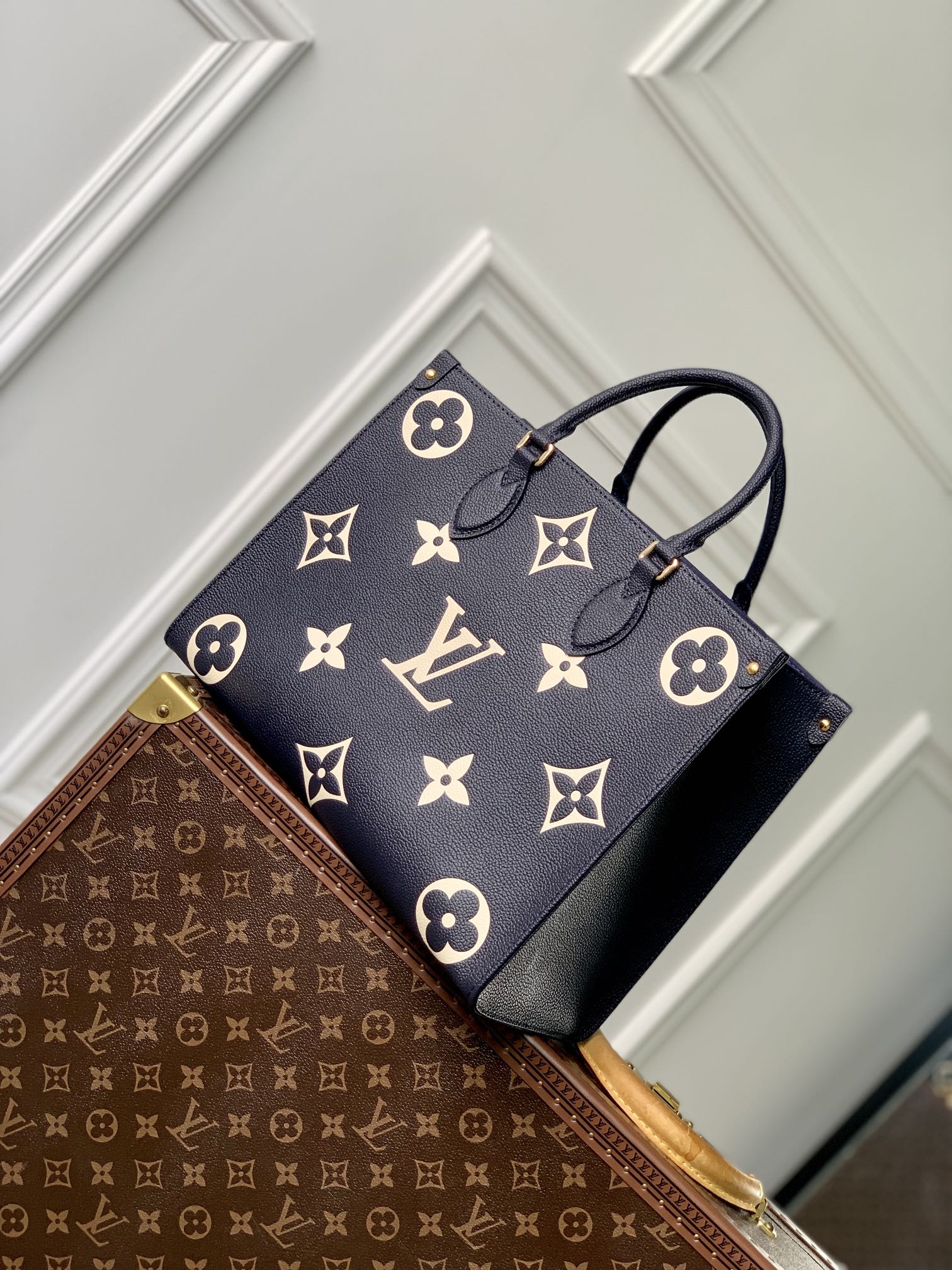 l**is V*t*n small onthego handbag-35*28*15cm