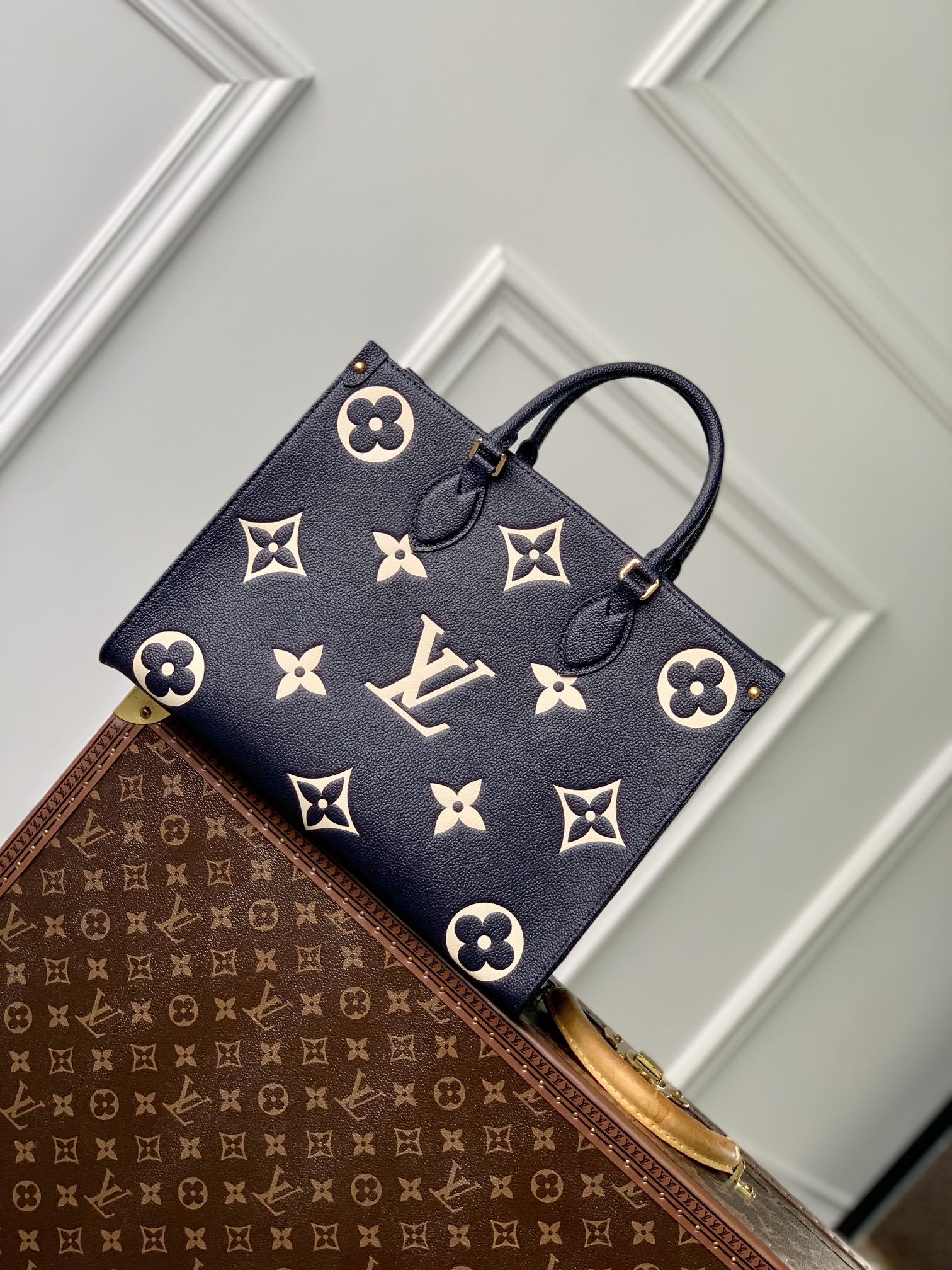 l**is V*t*n small onthego handbag-35*28*15cm
