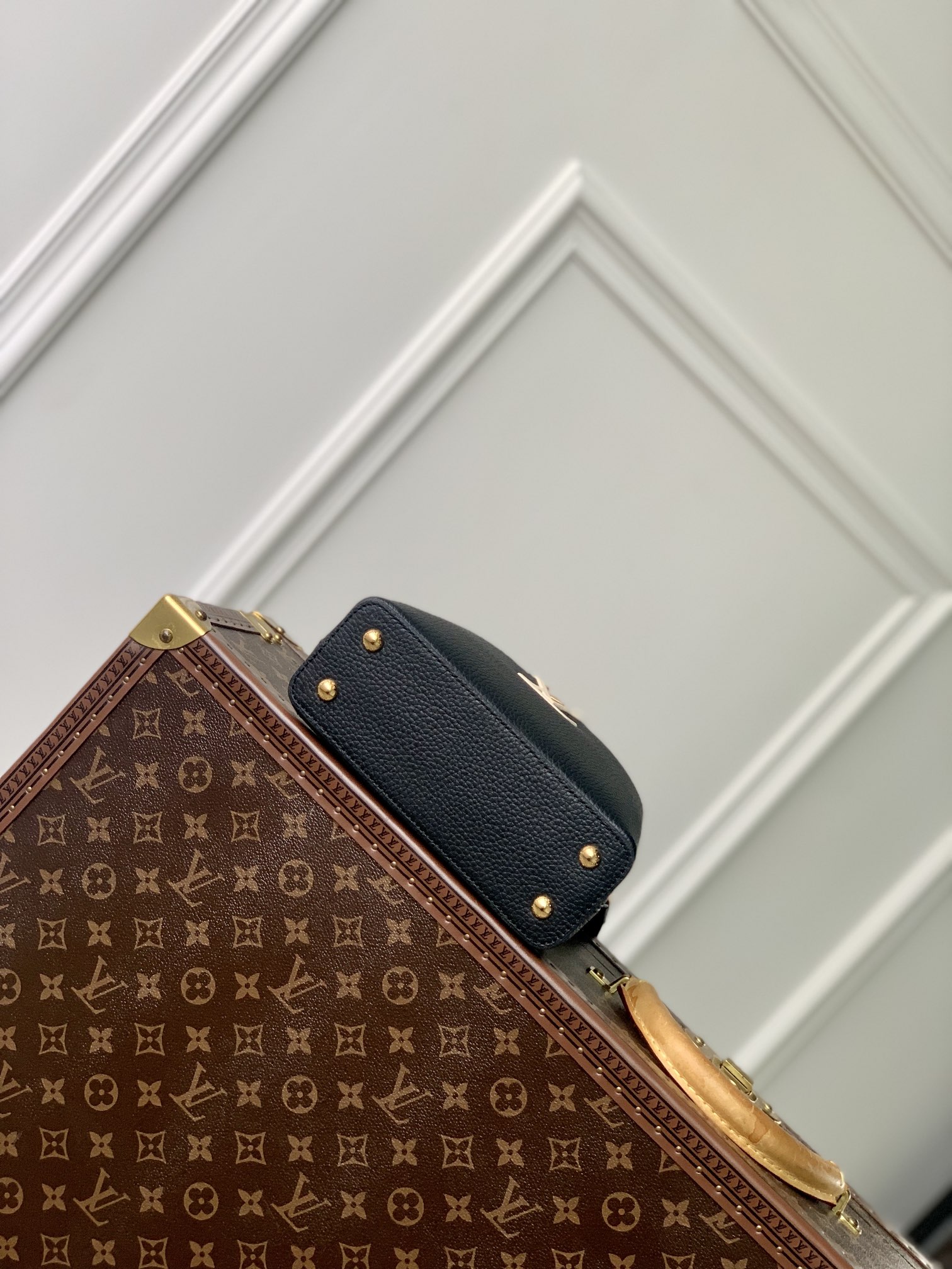 l**is V*t*n capucines handlebag
