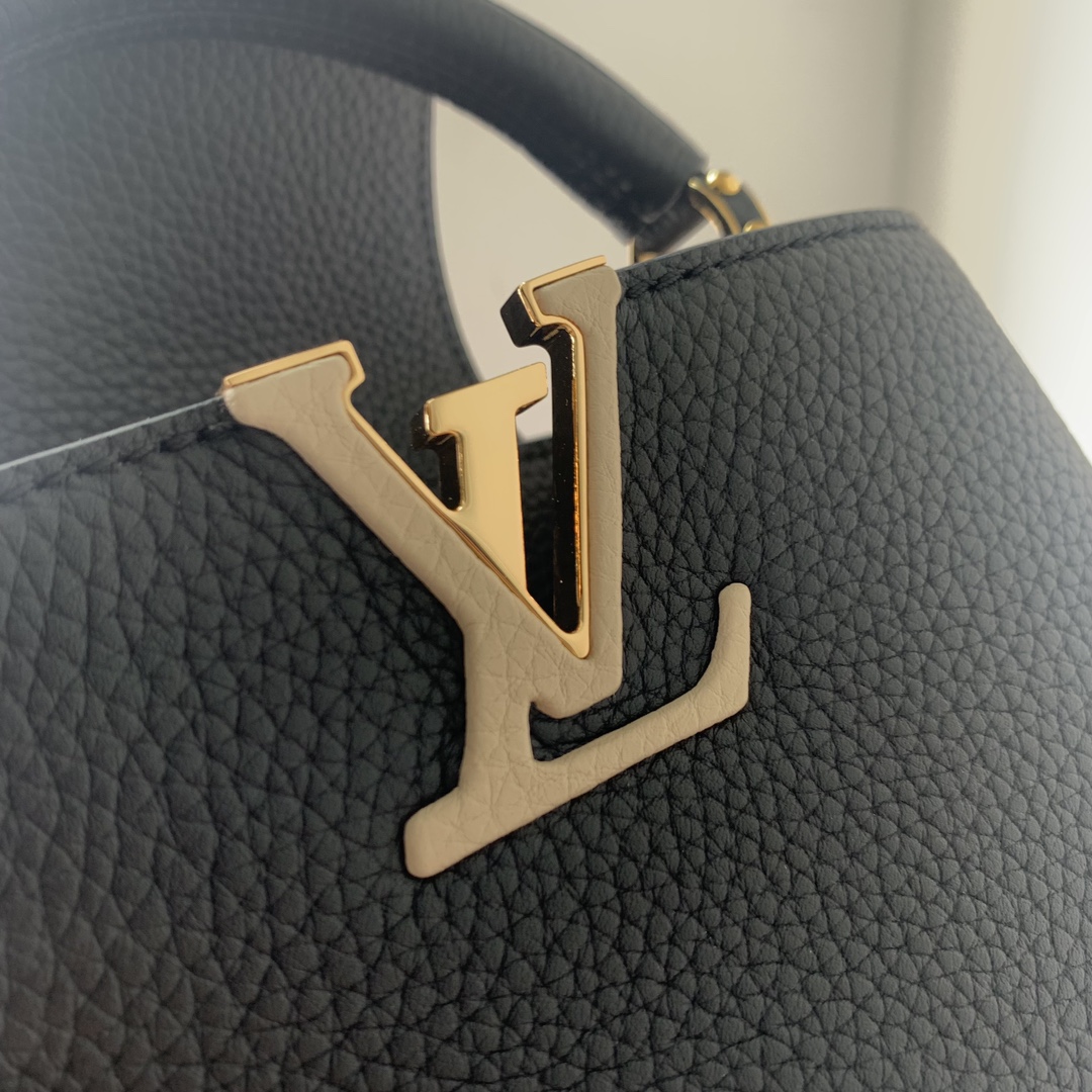 l**is V*t*n capucines handlebag