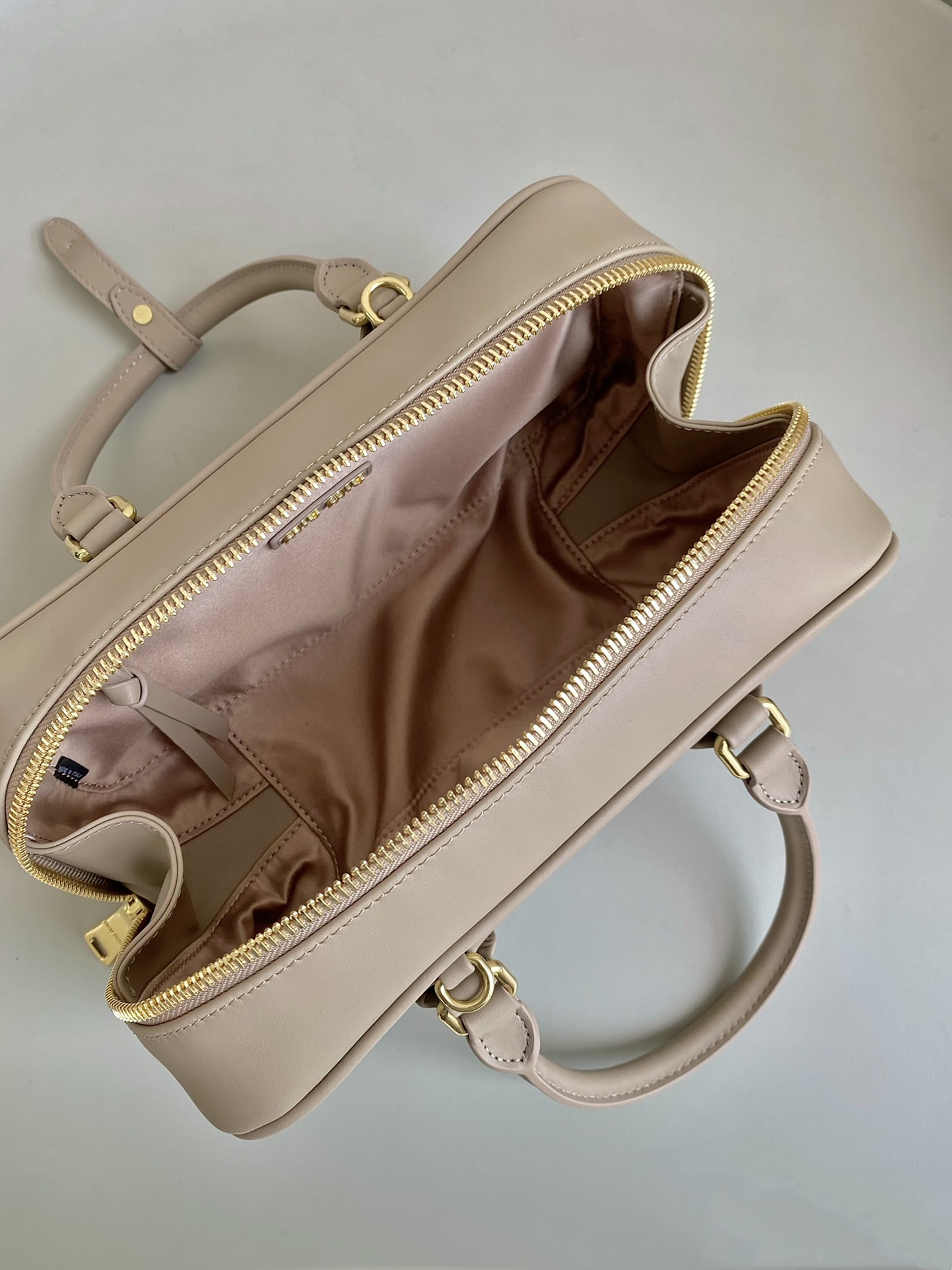MiuMiu SS24 Softy Padded Bag-27×12×9CM