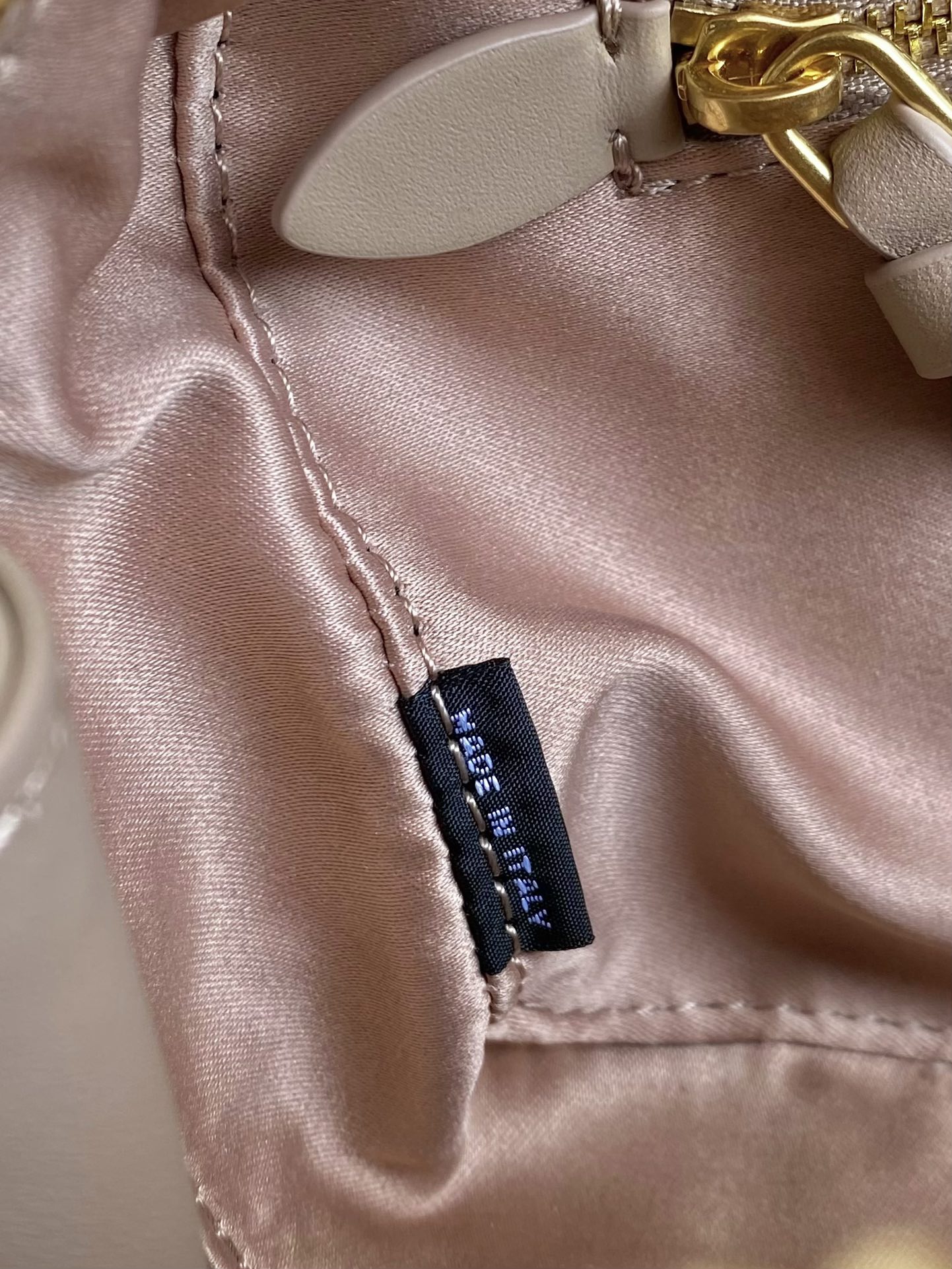 MiuMiu SS24 Softy Padded Bag-27×12×9CM