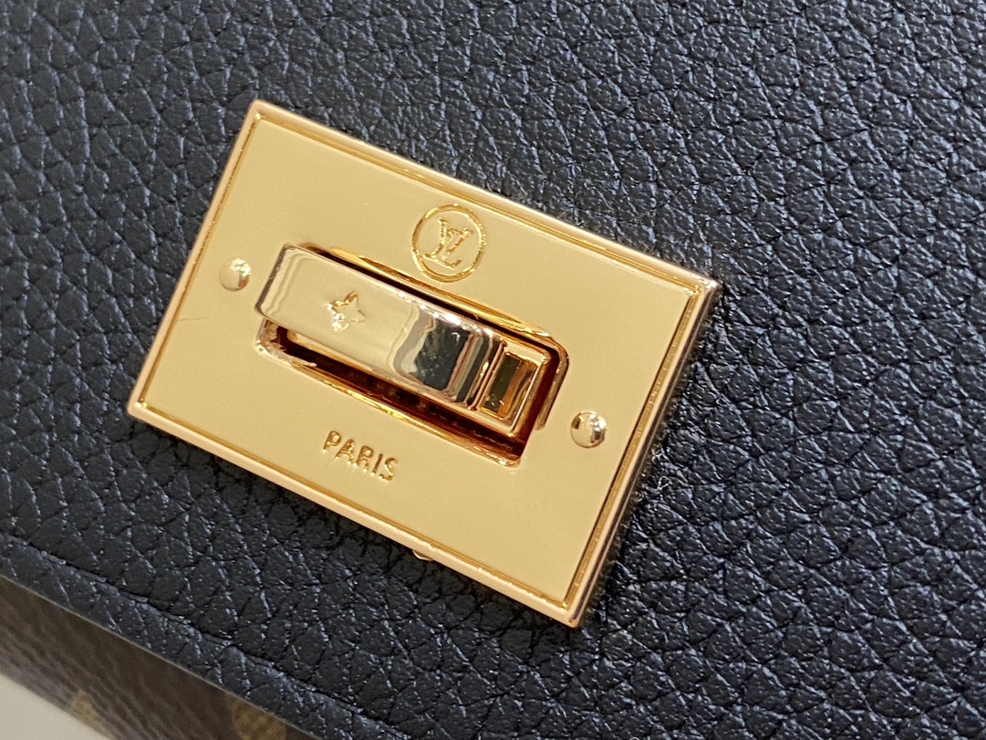 l**is V*t*n victorine on my side12*9.5*2.5cm
