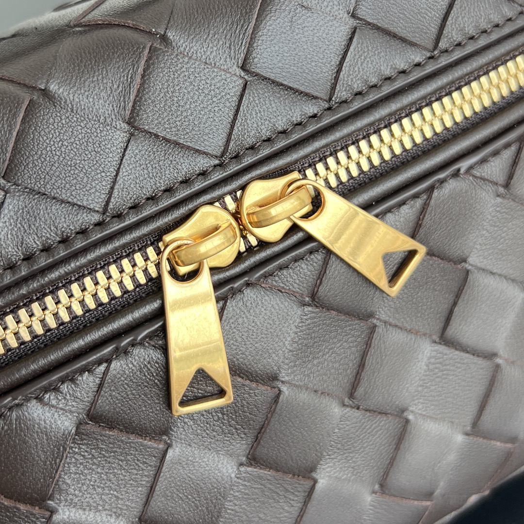 Bo*te*ga ve*ne*ta vanity case bag-22x12.5x5cm