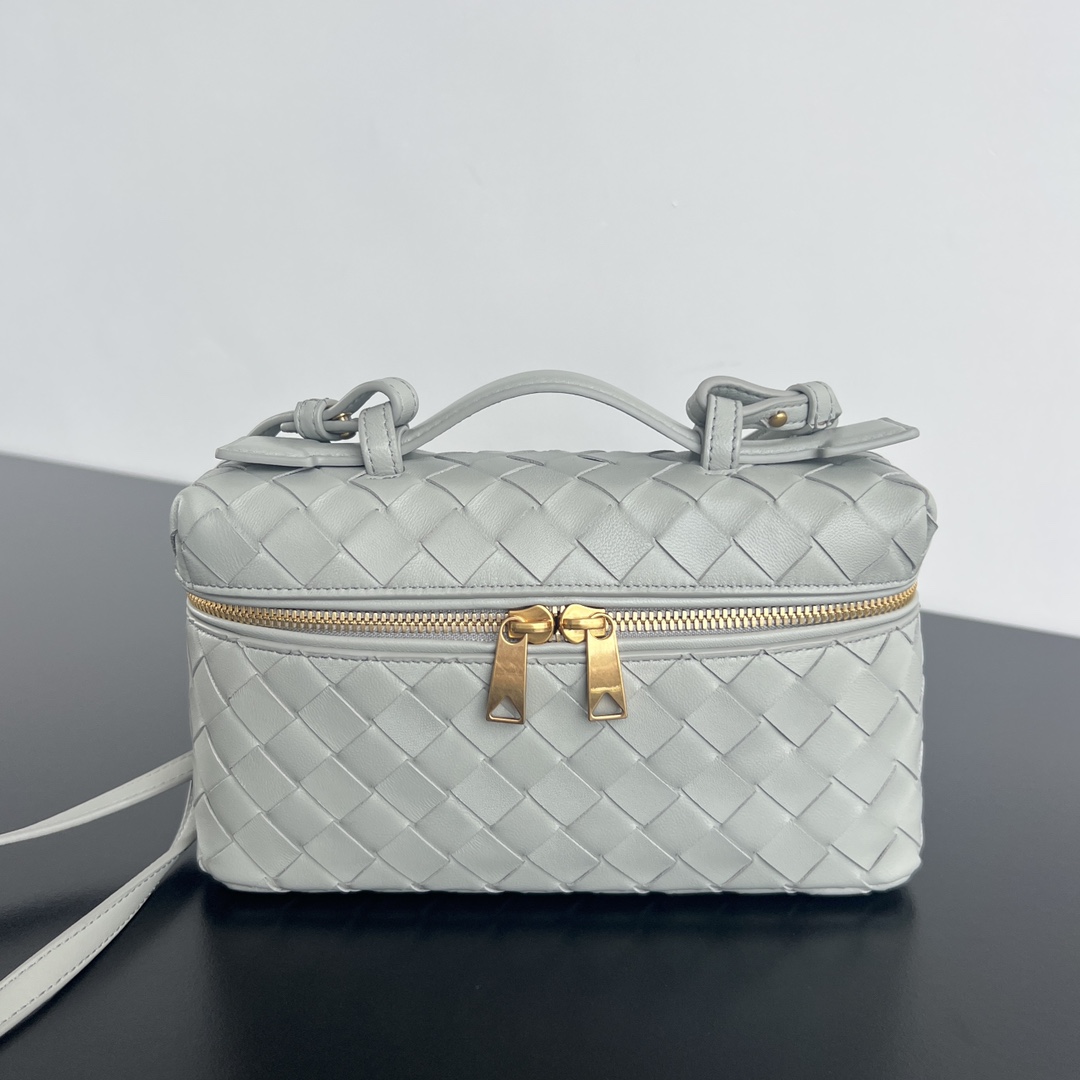 Bo*te*ga ve*ne*ta vanity case bag-22x12.5x5cm