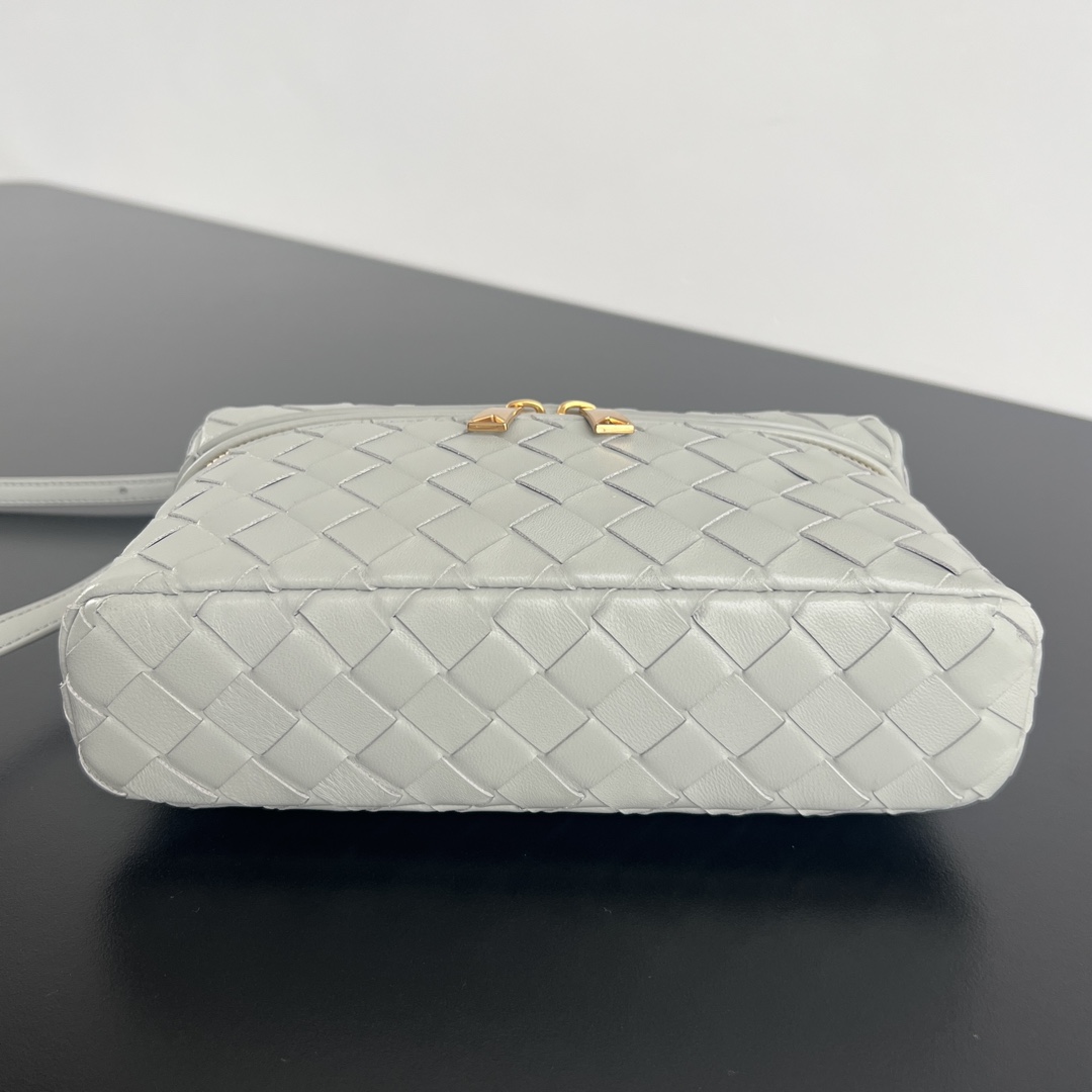 Bo*te*ga ve*ne*ta vanity case bag-22x12.5x5cm