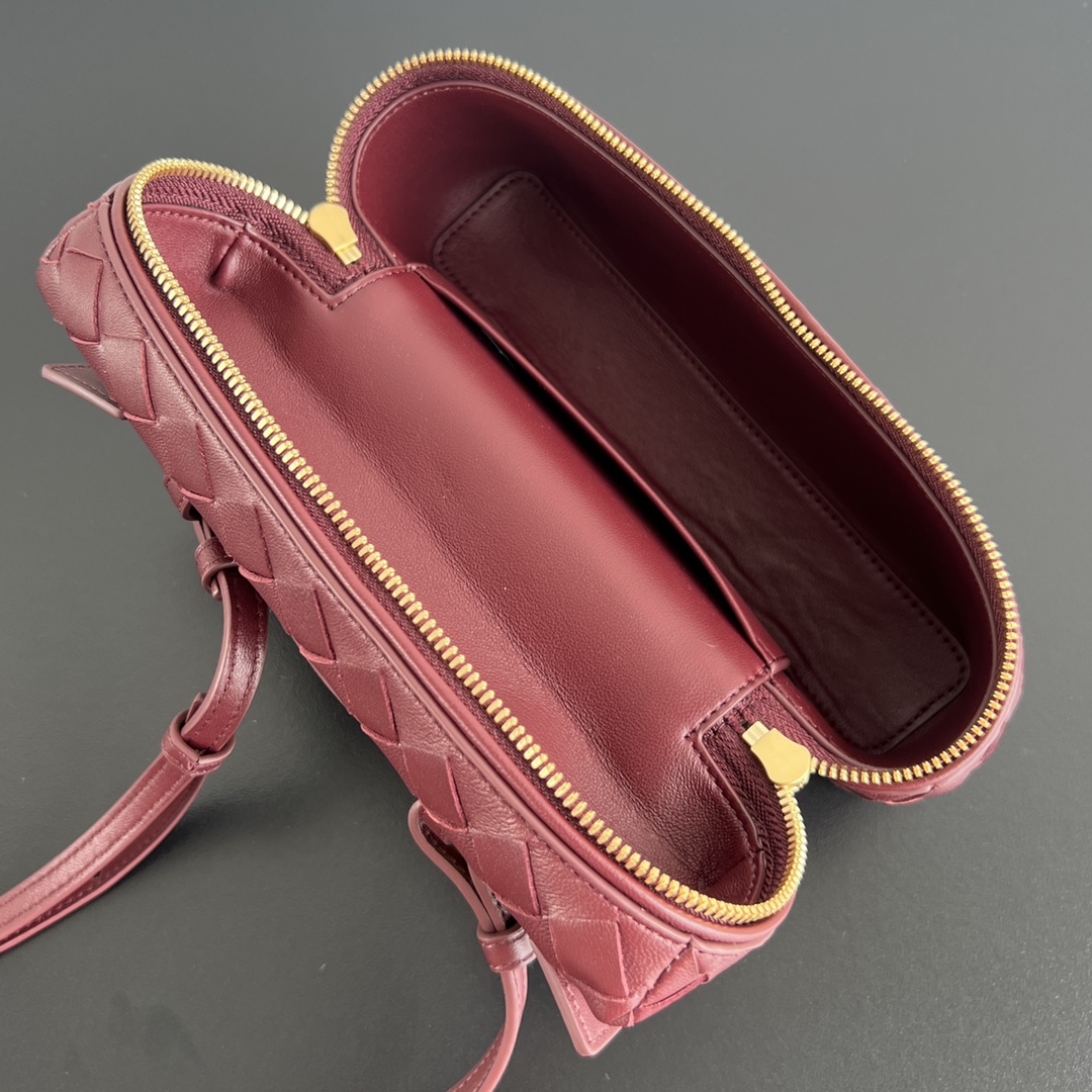 Bo*te*ga ve*ne*ta vanity case bag-22x12.5x5cm