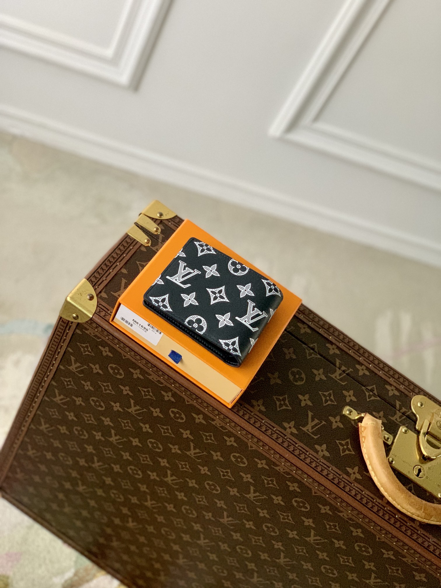 l**is V*t*n multiple wallet-m61695-11.5 x 9 x 1.5 cm
