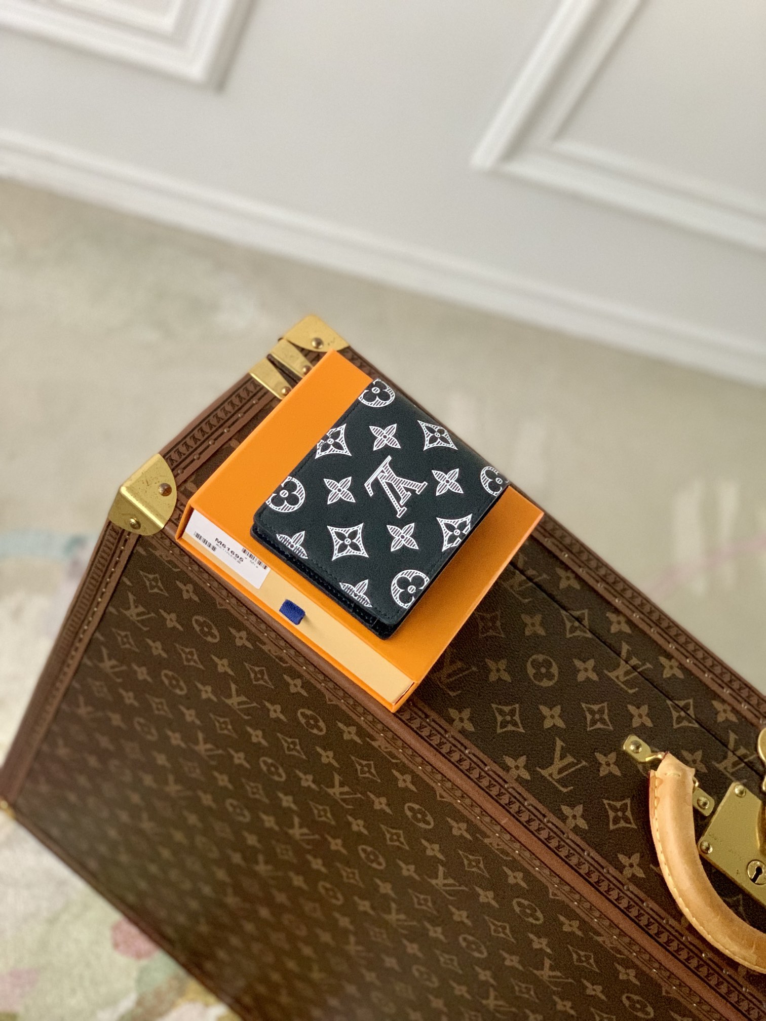 l**is V*t*n multiple wallet-m61695-11.5 x 9 x 1.5 cm